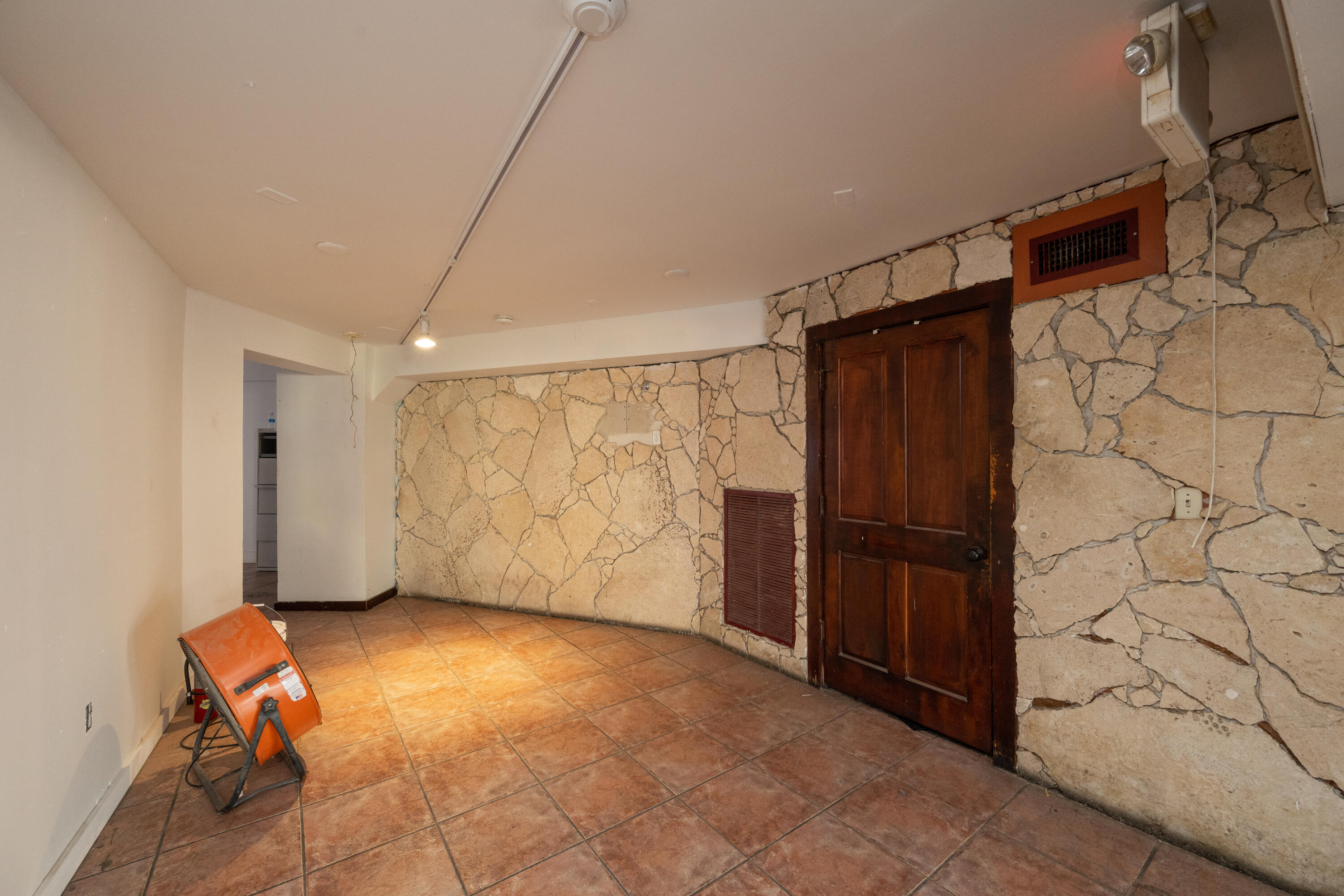 304 Front Street Property Photo 16