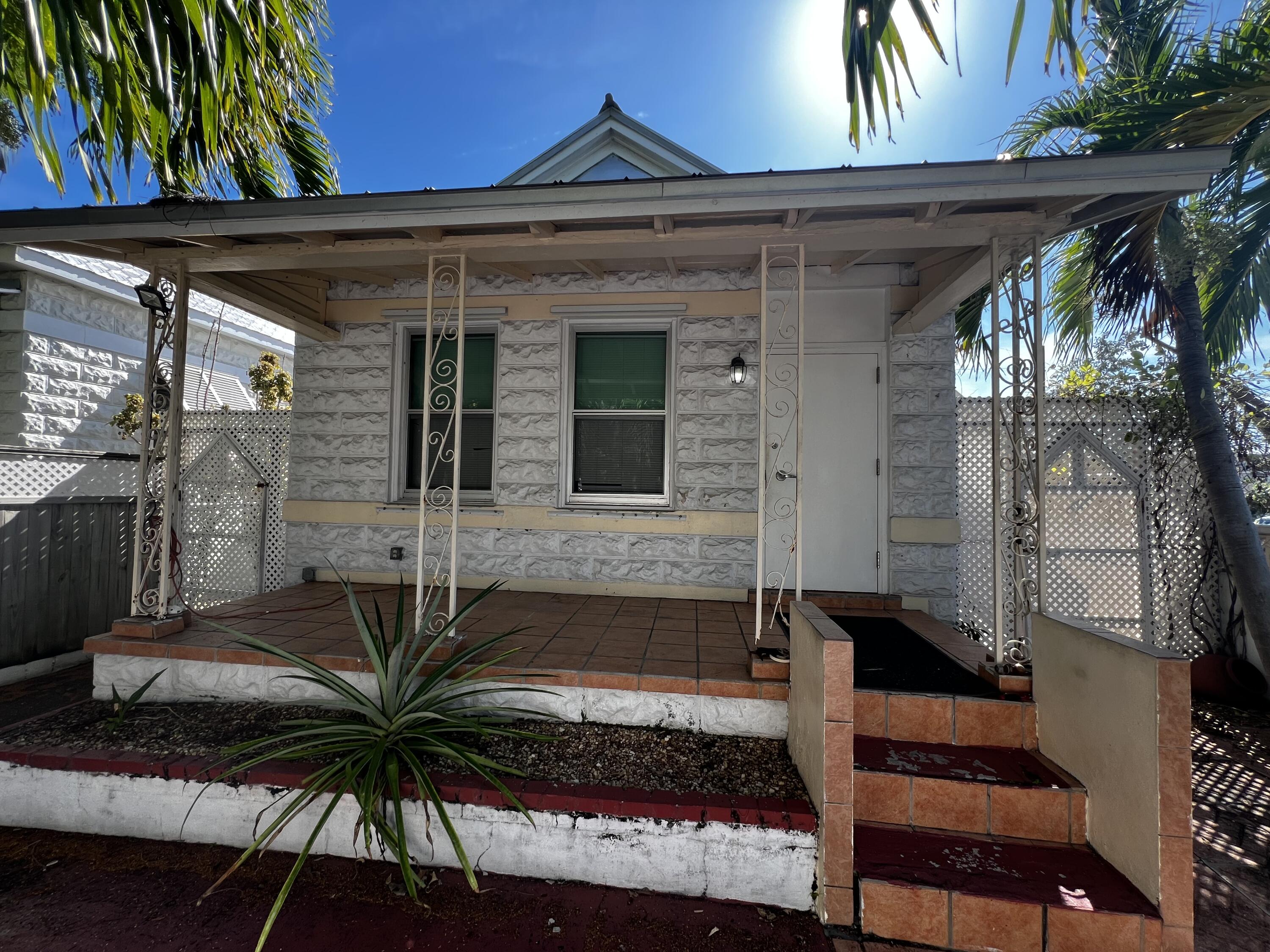 1900 Staples Avenue Property Photo 4