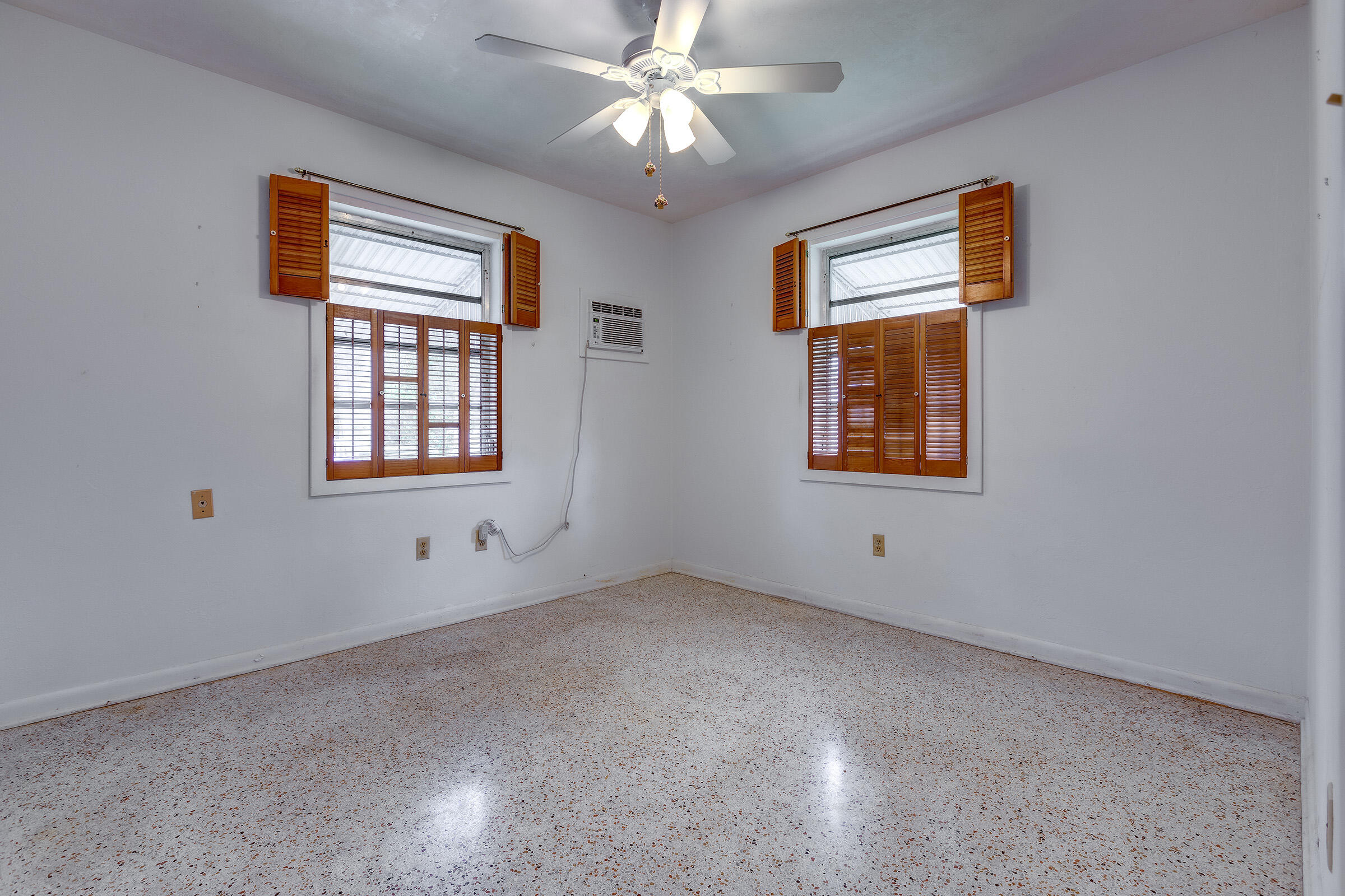 3621 Northside Drive Property Photo 8