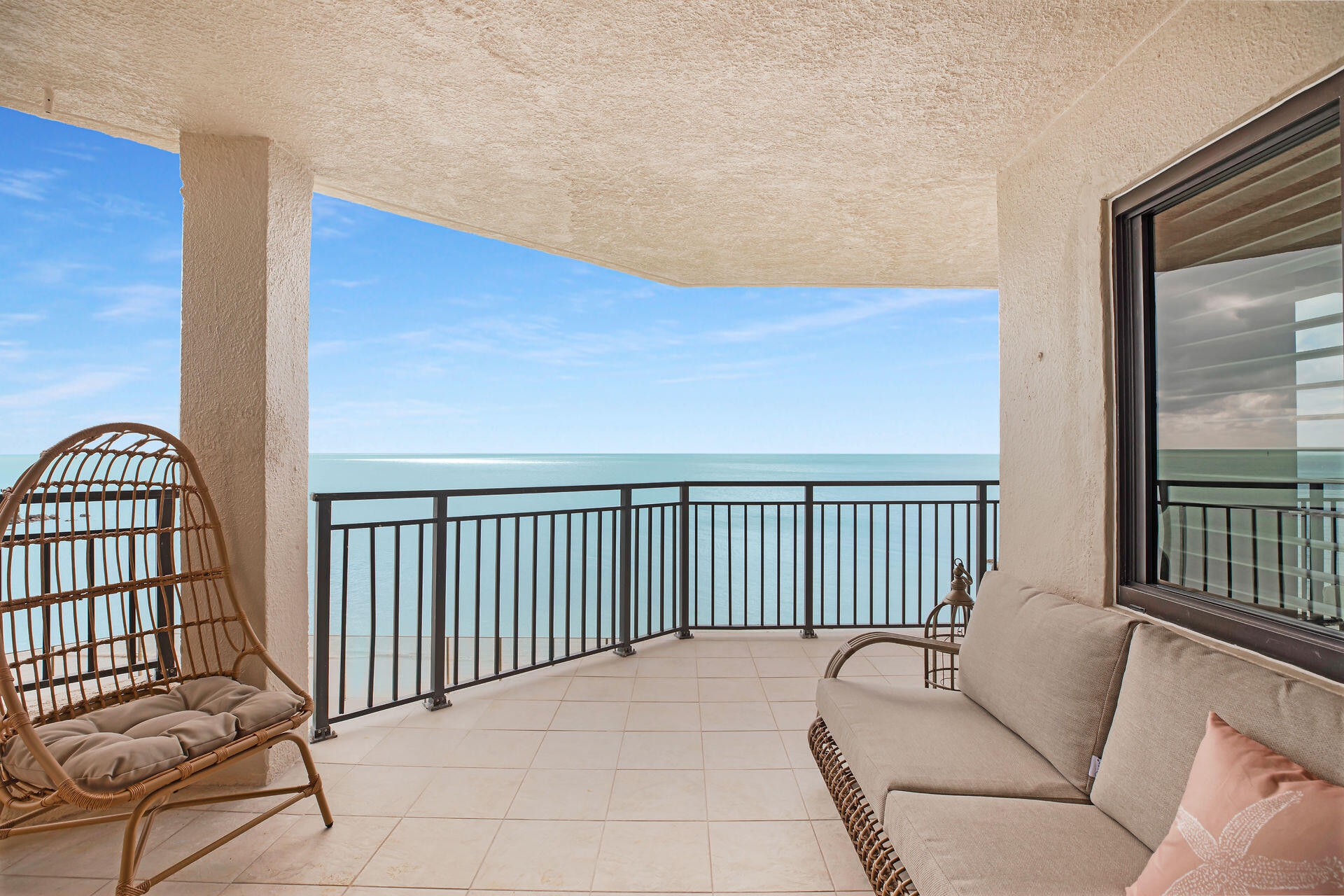 1001 W Ocean Drive, 1-203 Property Photo 3