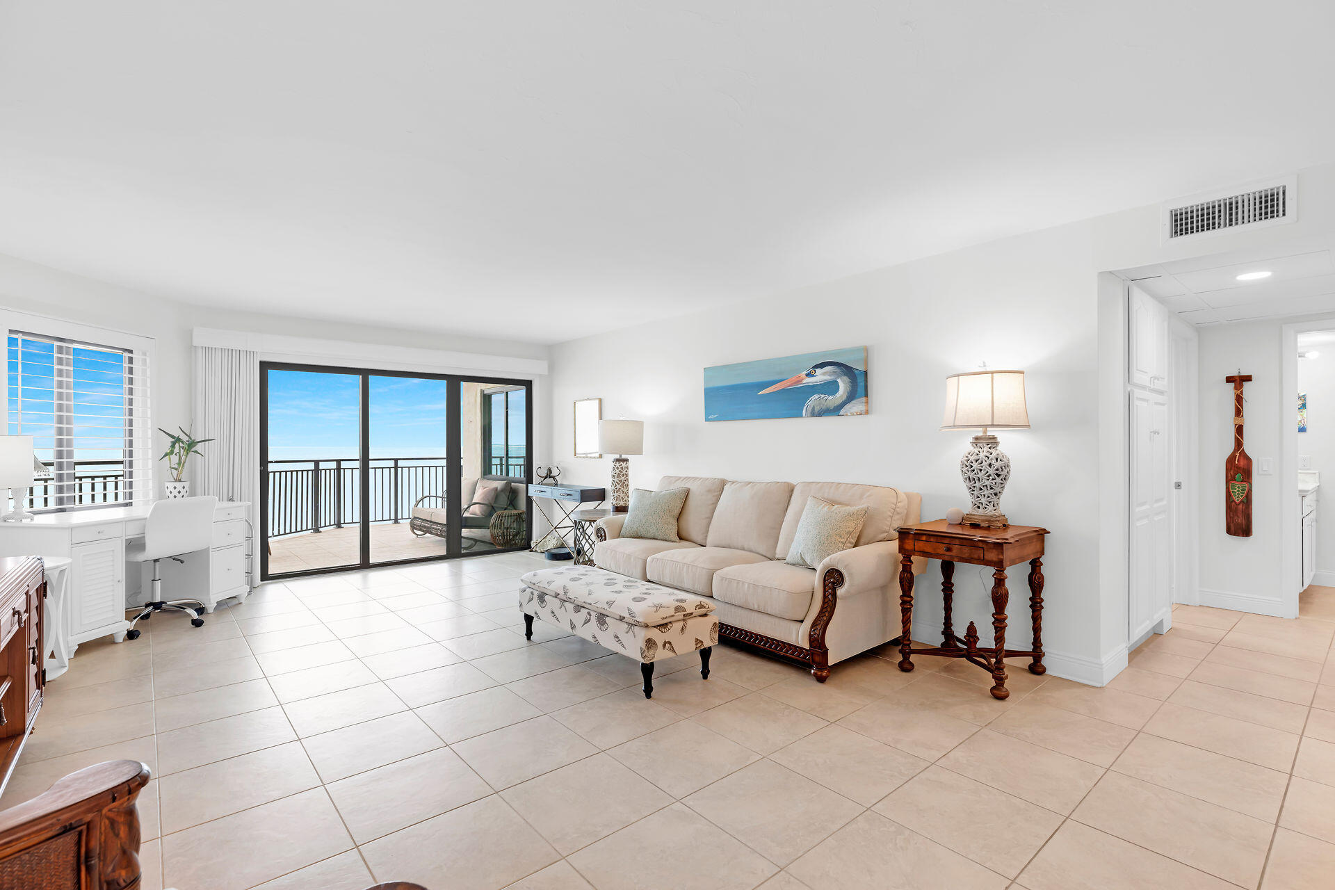 1001 W Ocean Drive, 1-203 Property Photo 8