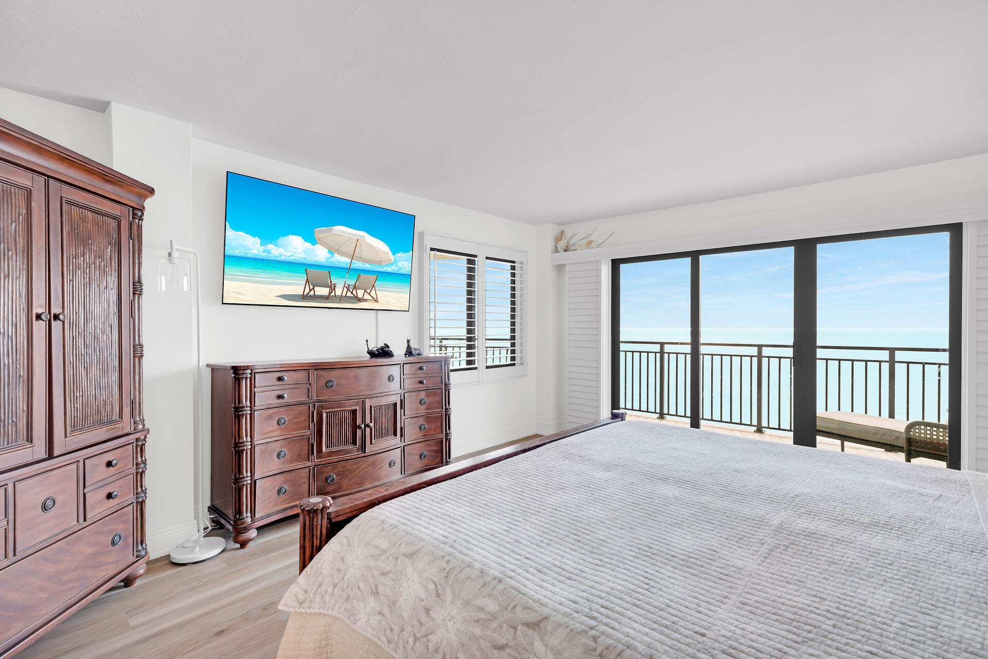 1001 W Ocean Drive, 1-203 Property Photo 18