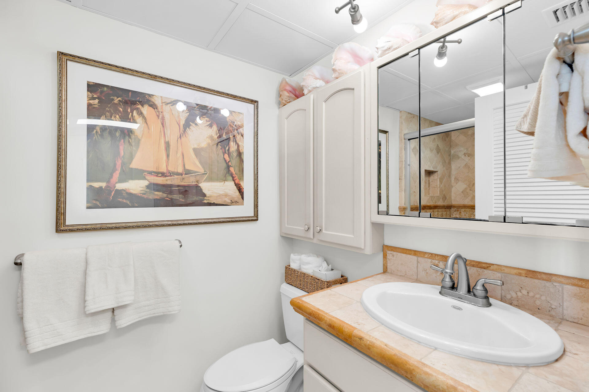 1001 W Ocean Drive, 1-203 Property Photo 23
