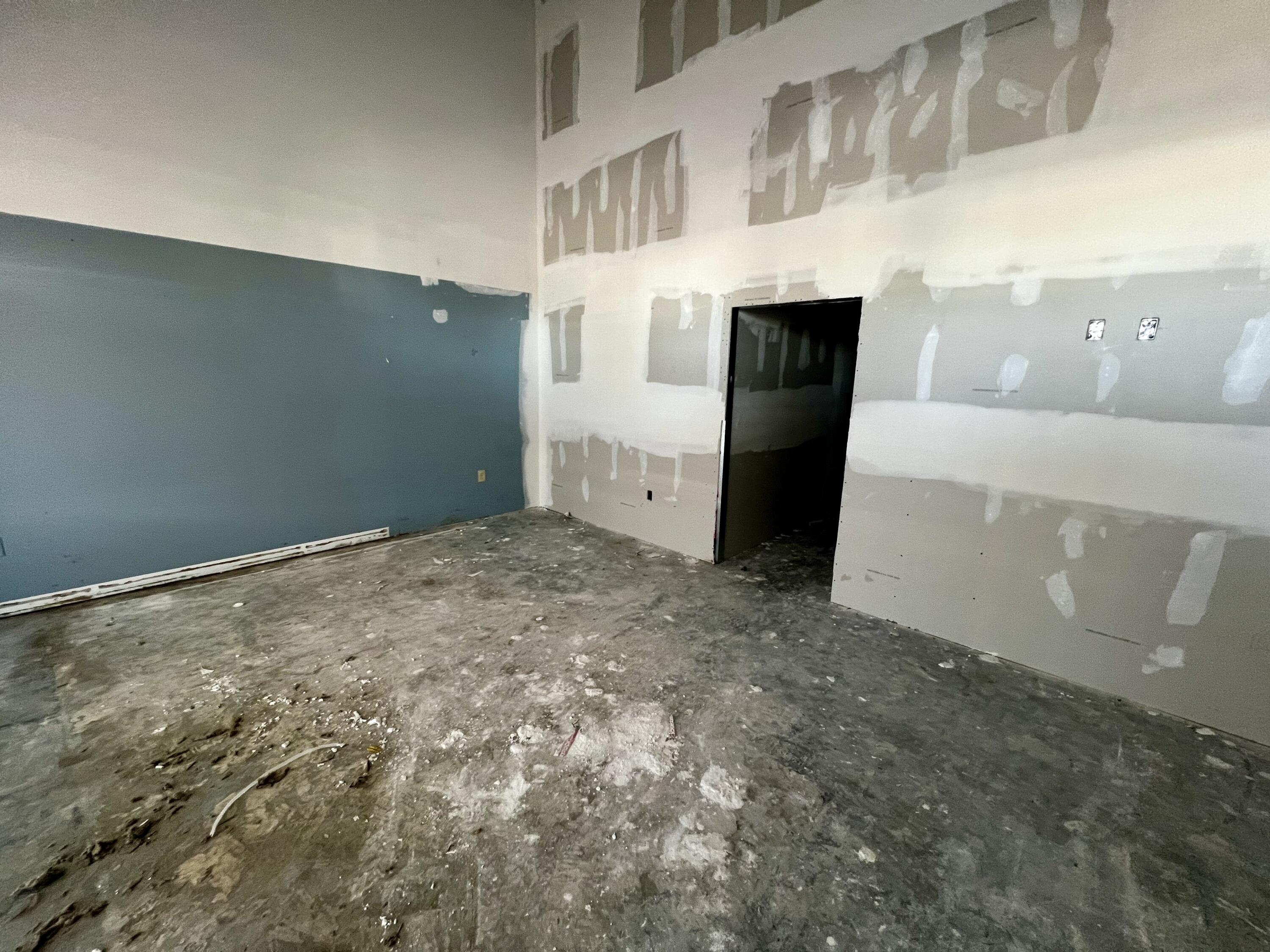 2726 N Roosevelt Boulevard Property Photo 2