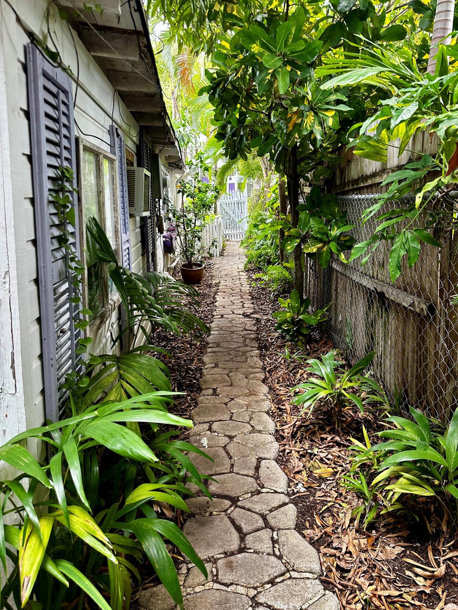1304 Elizabeth Street Property Photo 2