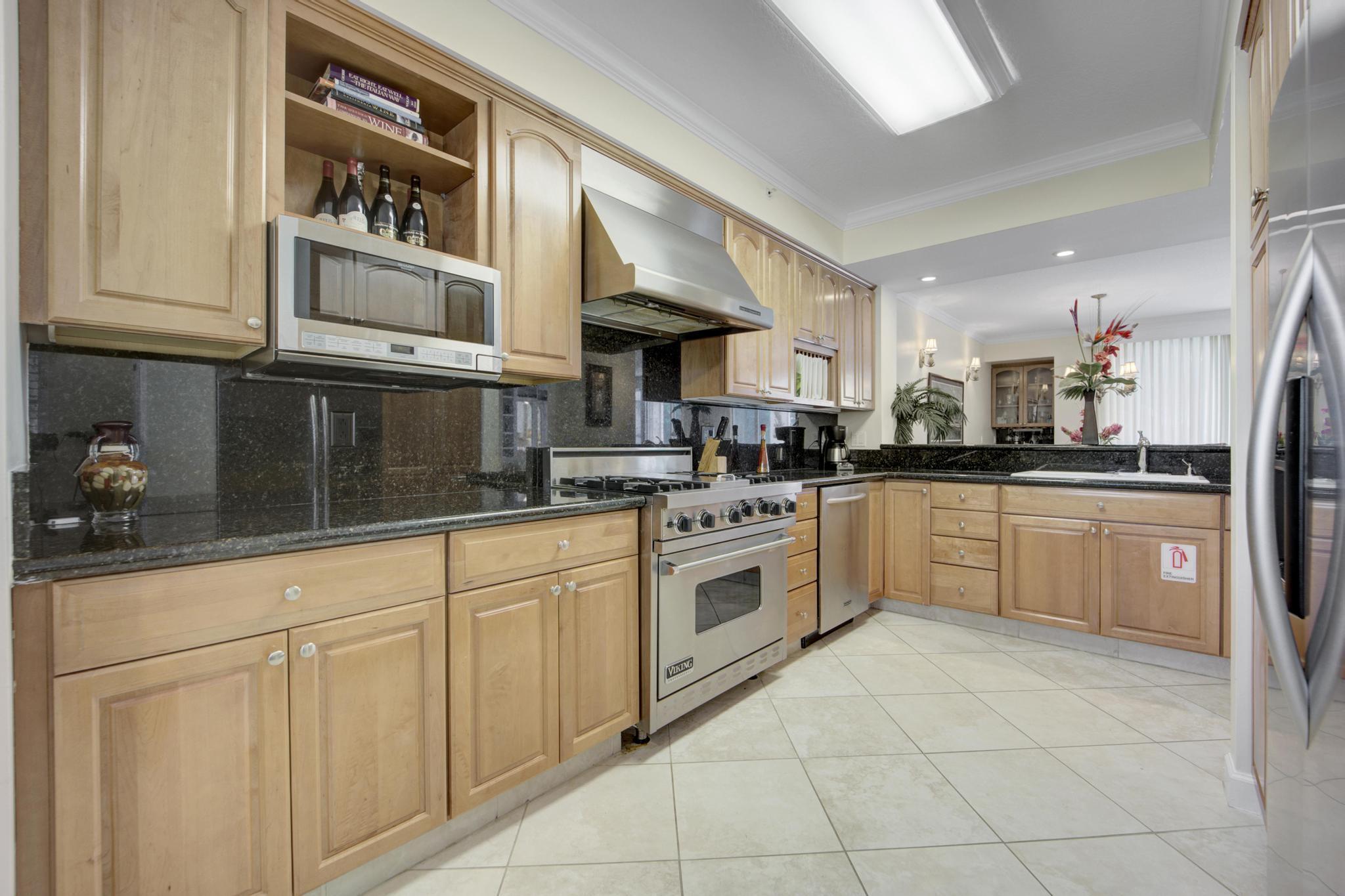 101 Gulfview Drive, 116d & 30' Boat Slip Property Photo 4
