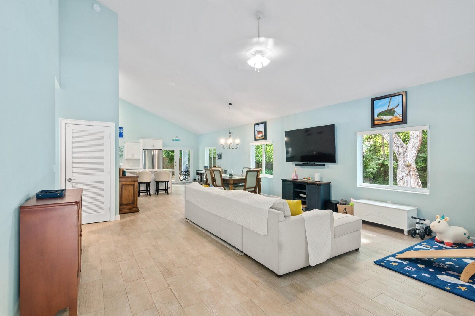 477 Barracuda Boulevard Property Photo 3
