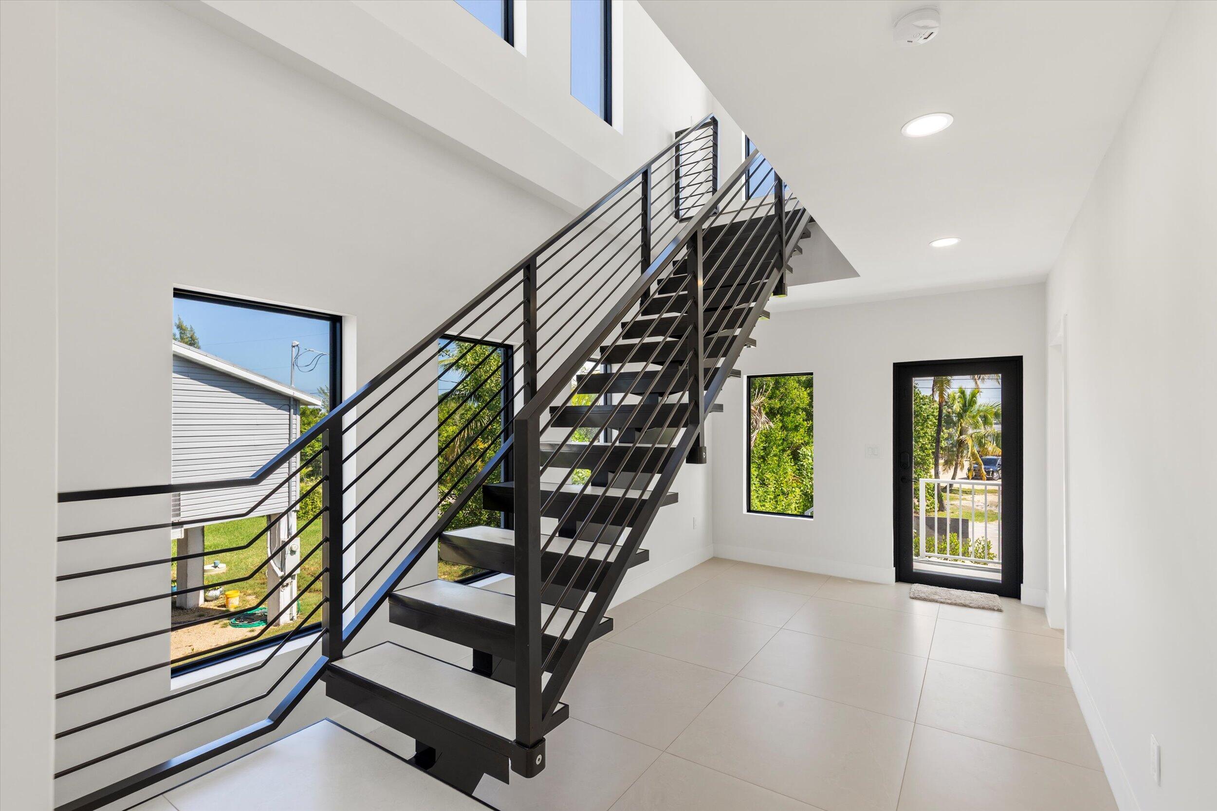 620 Barry Avenue Property Photo 2