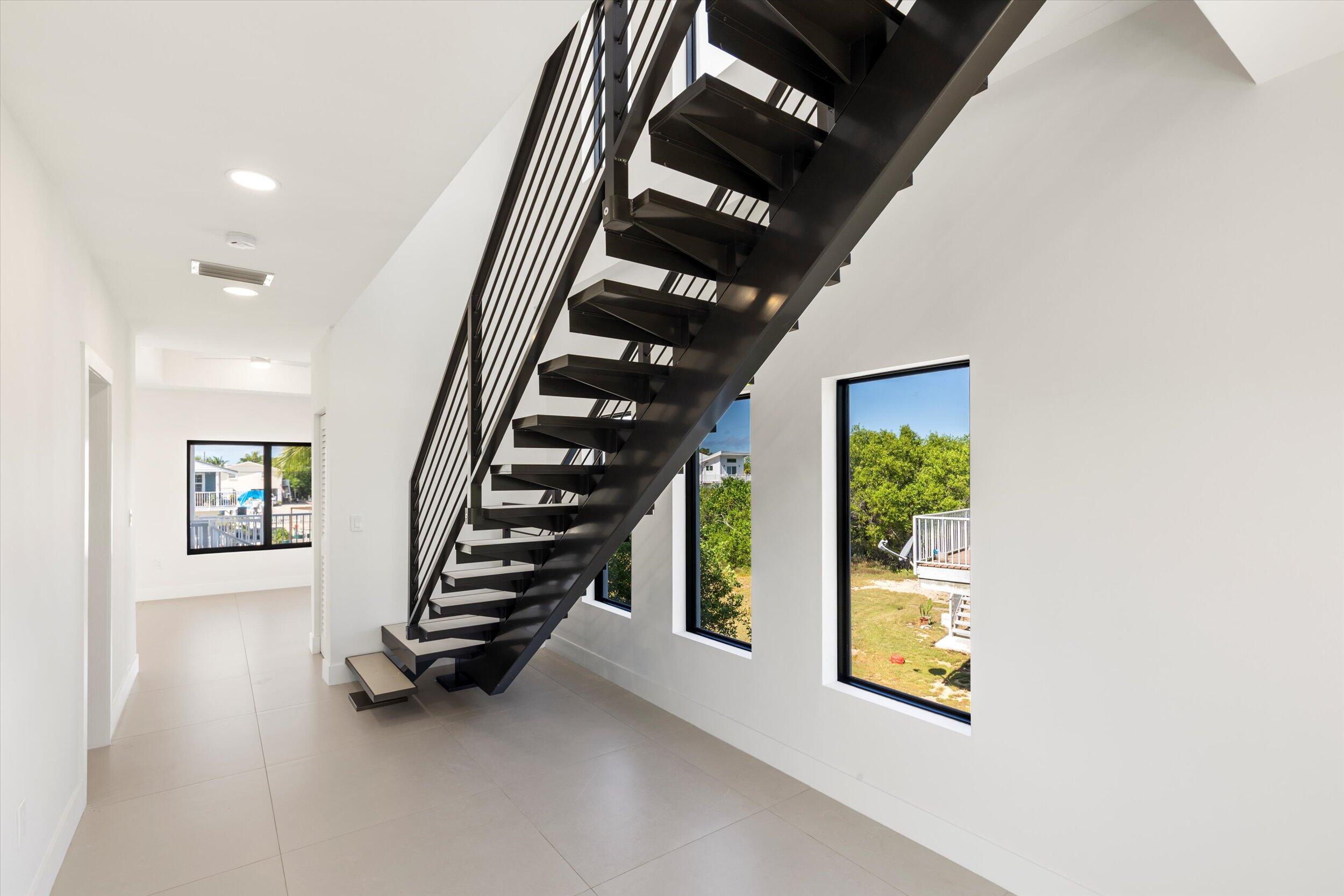 620 Barry Avenue Property Photo 3