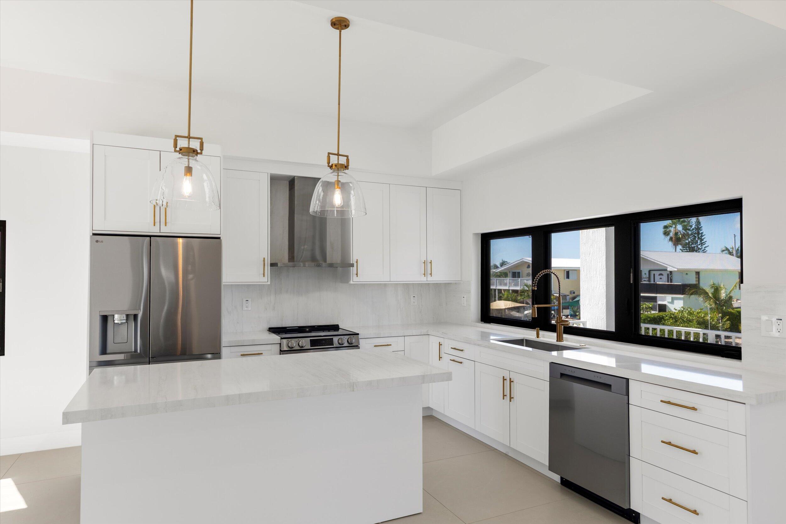 620 Barry Avenue Property Photo 5