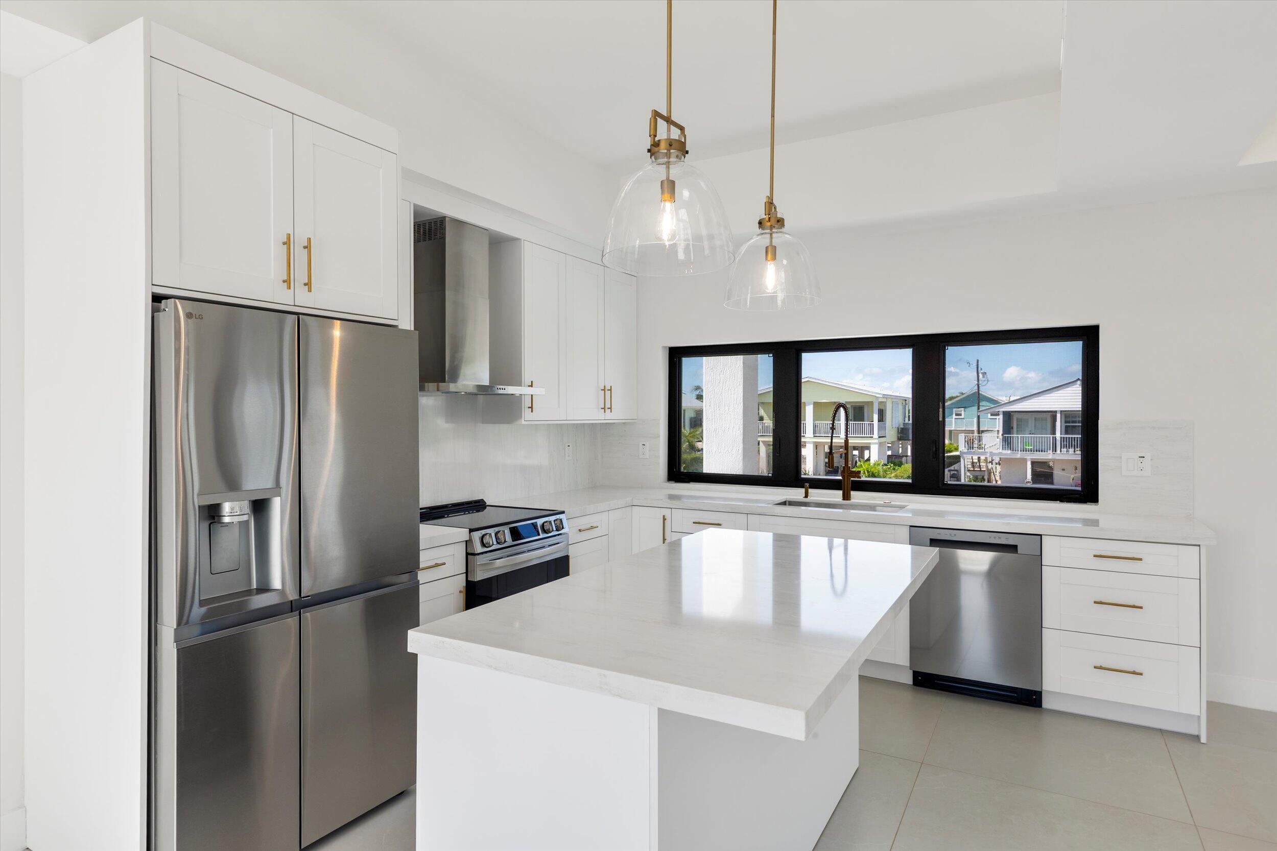 620 Barry Avenue Property Photo 6