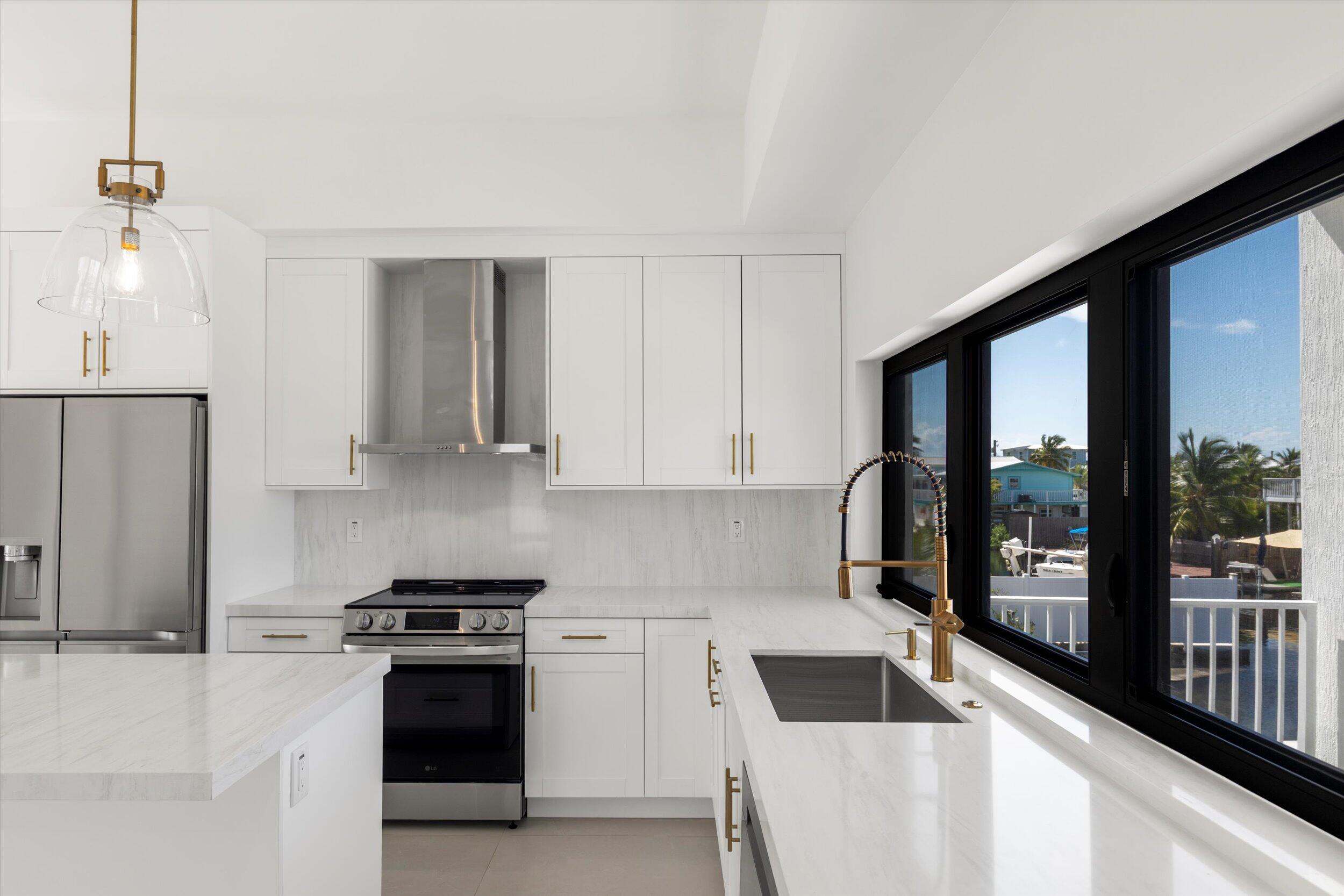 620 Barry Avenue Property Photo 8