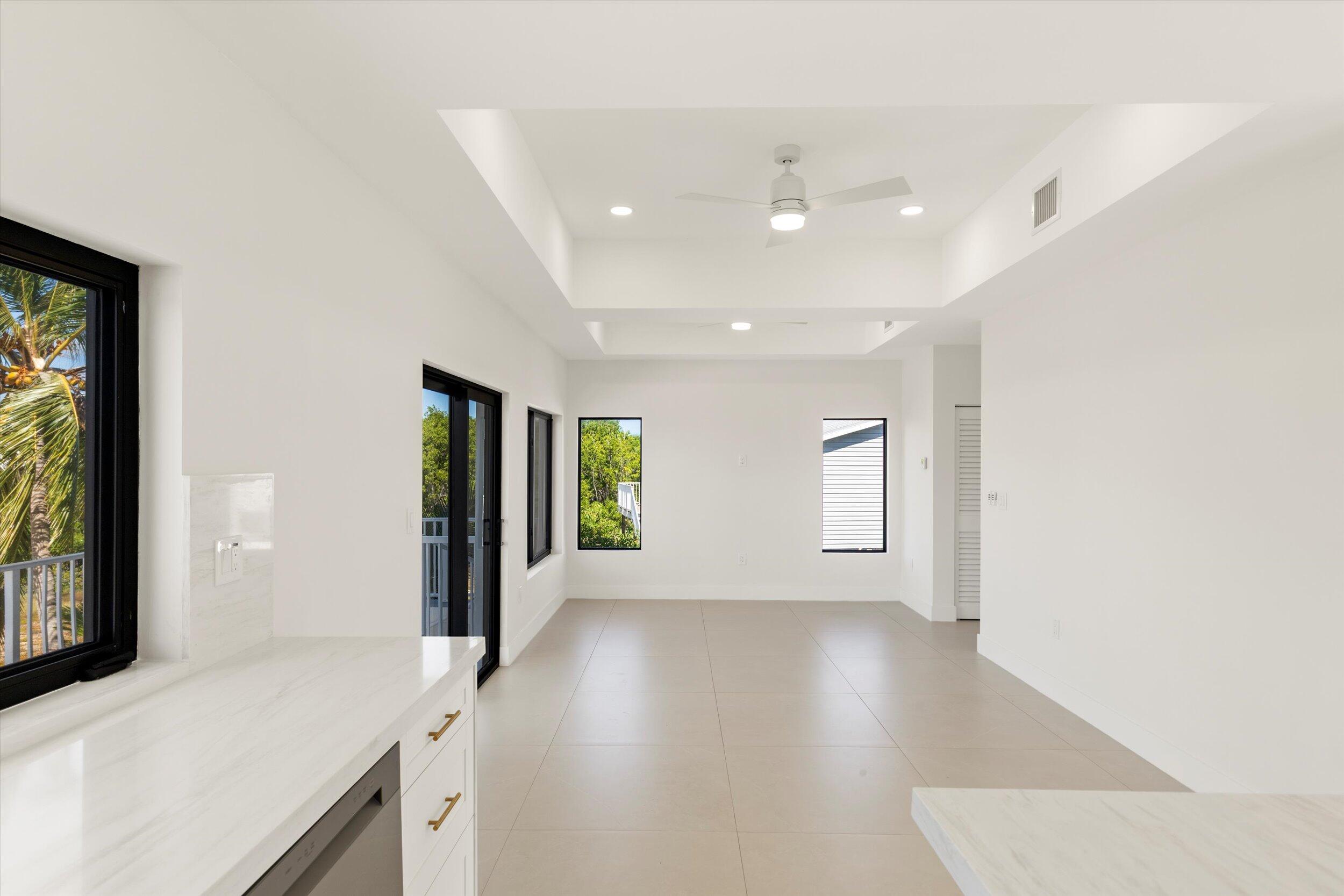 620 Barry Avenue Property Photo 10