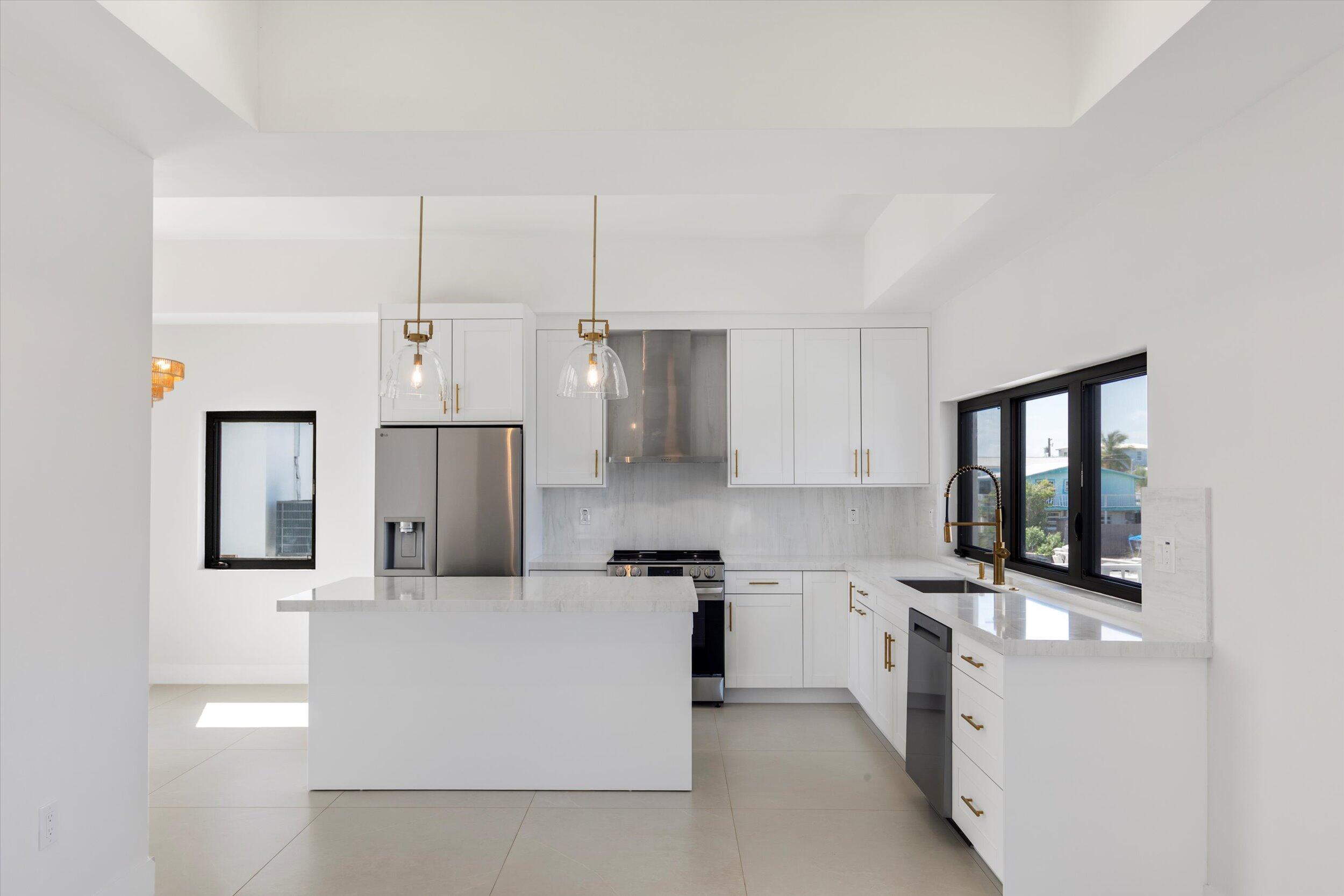 620 Barry Avenue Property Photo 11