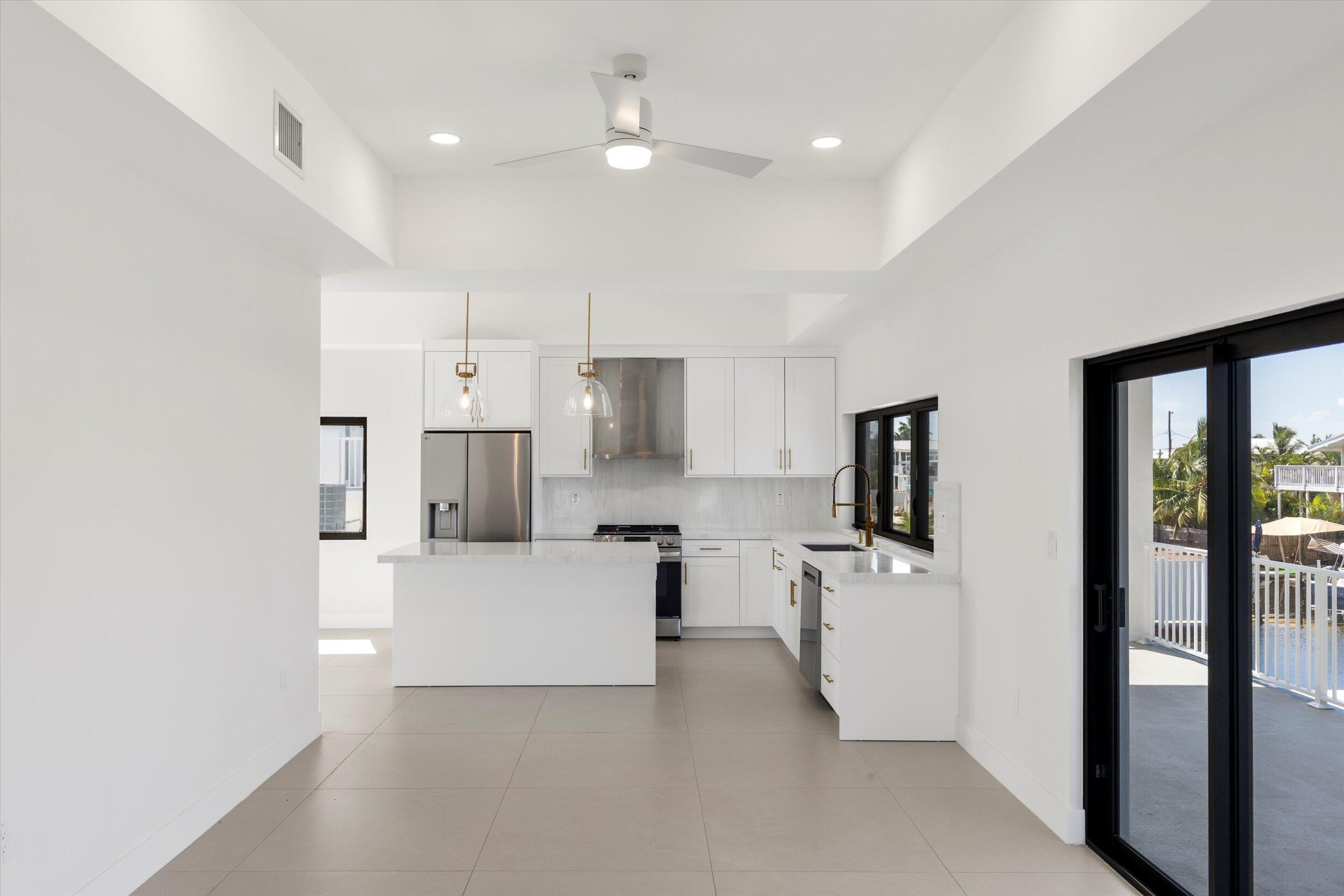 620 Barry Avenue Property Photo 12