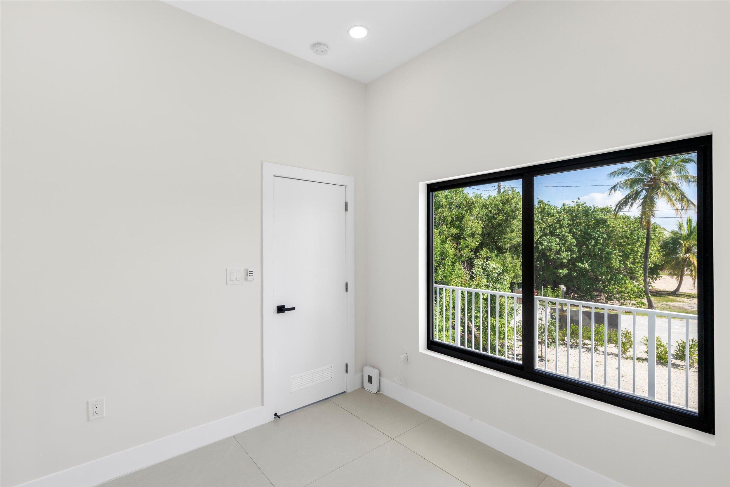 620 Barry Avenue Property Photo 19