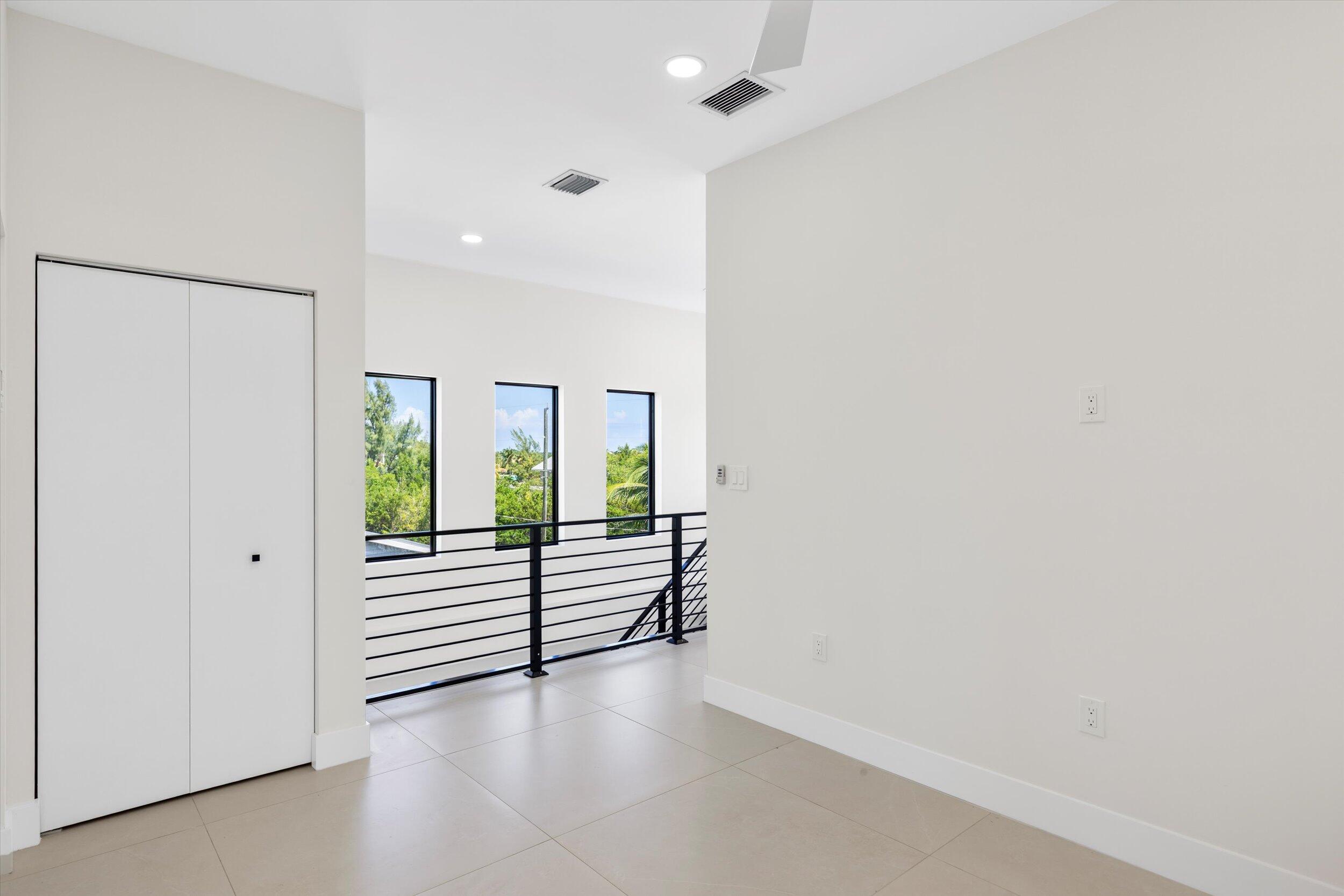 620 Barry Avenue Property Photo 31