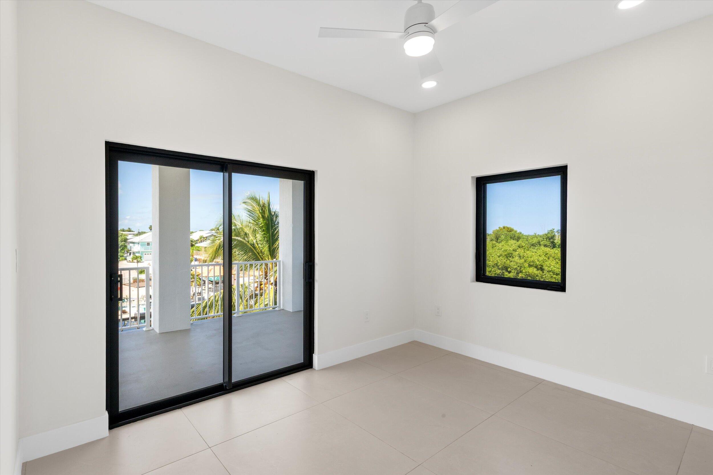 620 Barry Avenue Property Photo 35