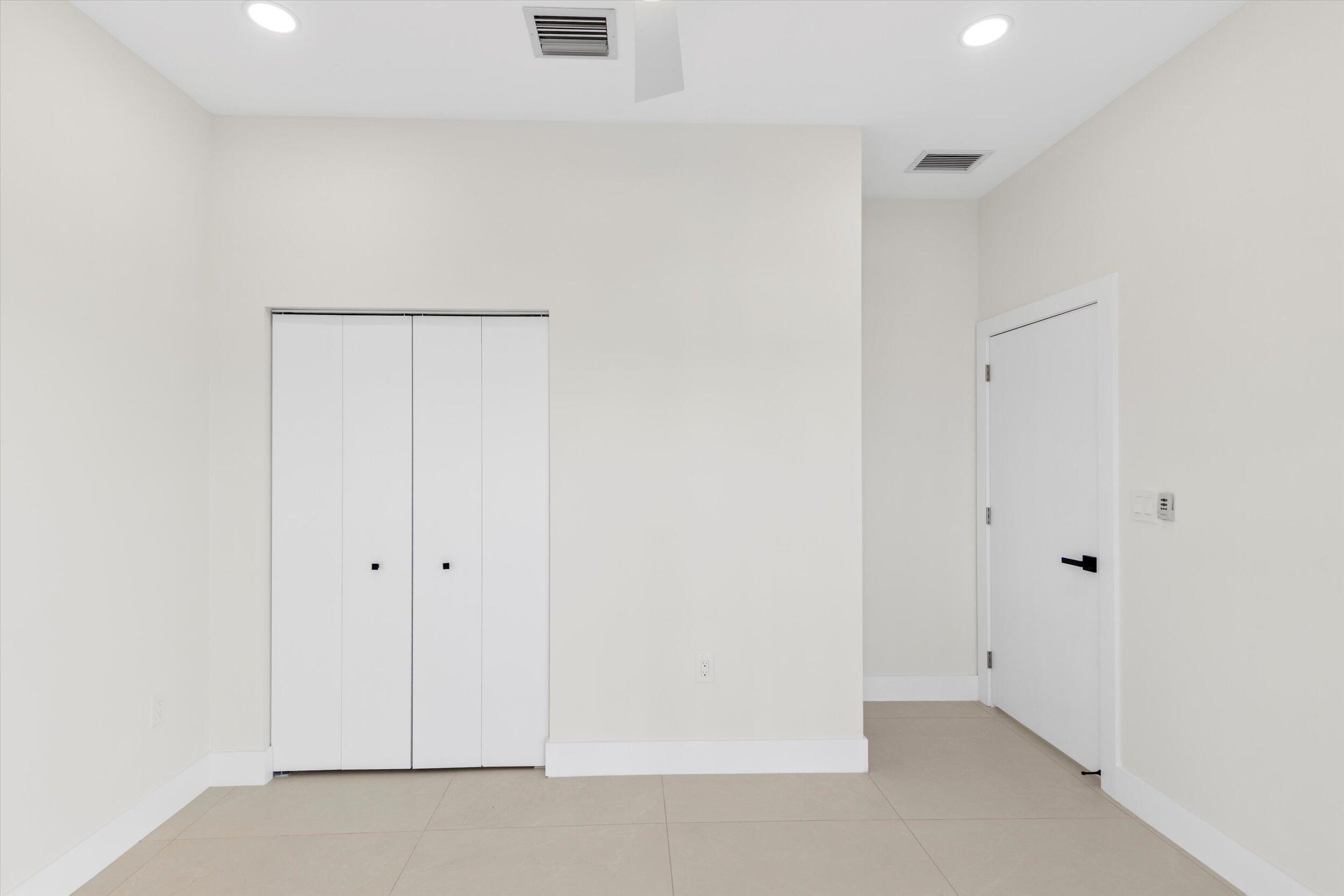 620 Barry Avenue Property Photo 37