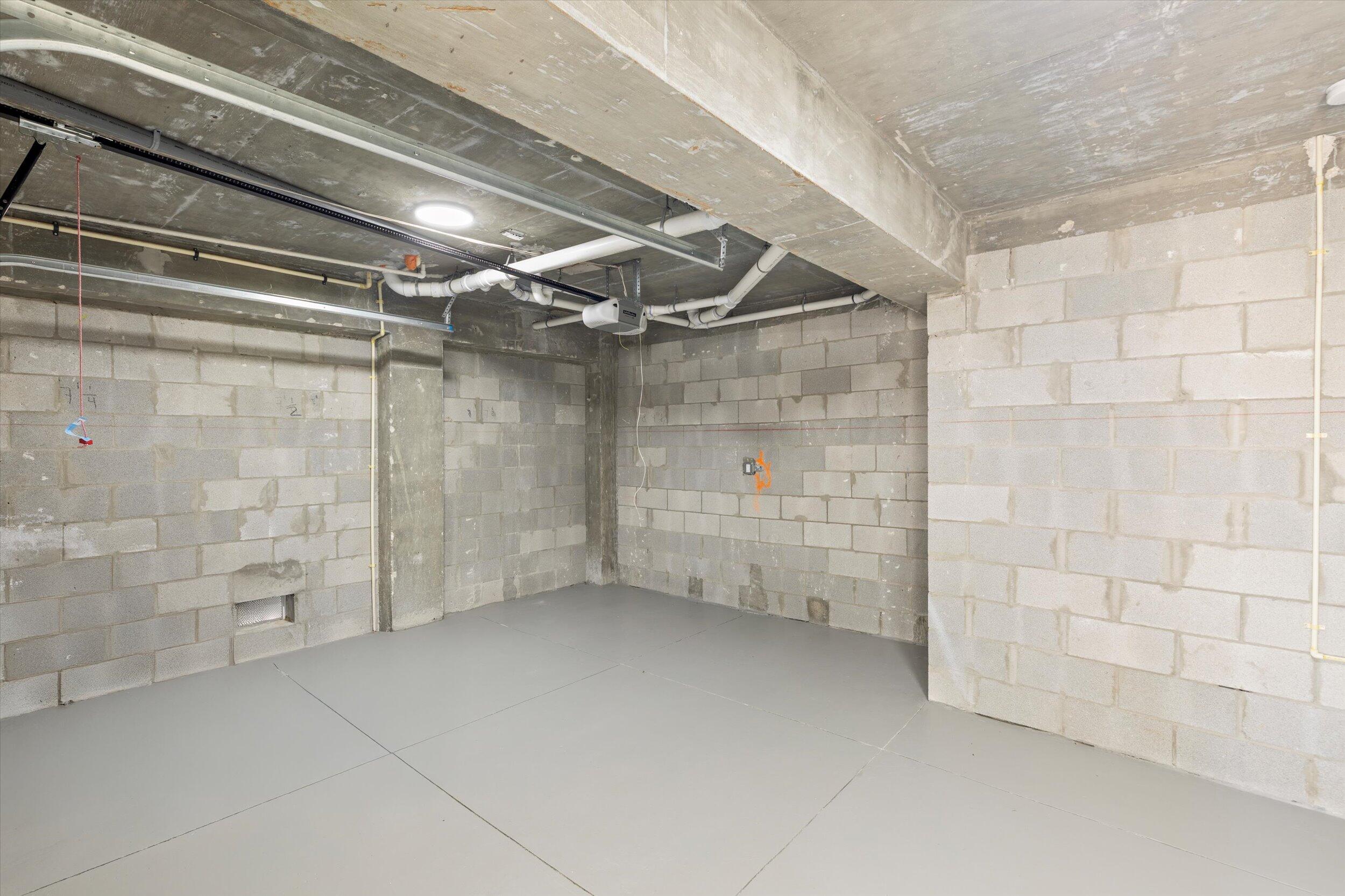 620 Barry Avenue Property Photo 44