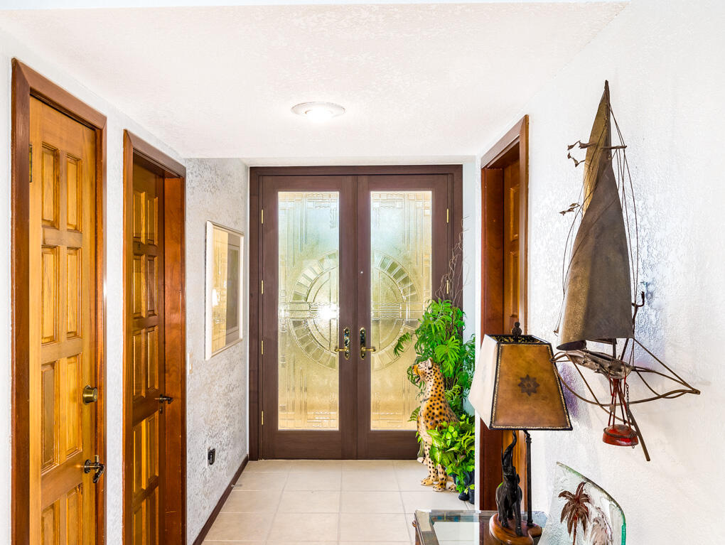 101 E Ocean Drive, C304 Property Photo 7