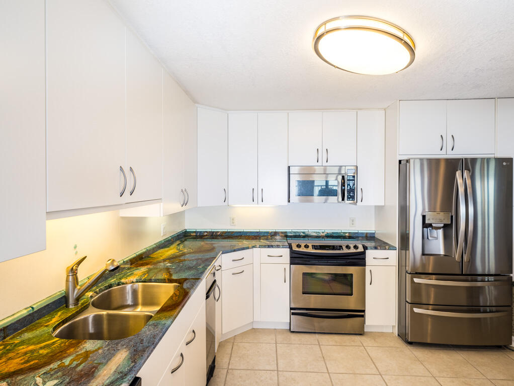 101 E Ocean Drive, C304 Property Photo 11