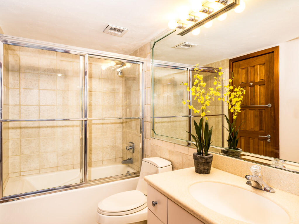 101 E Ocean Drive, C304 Property Photo 20