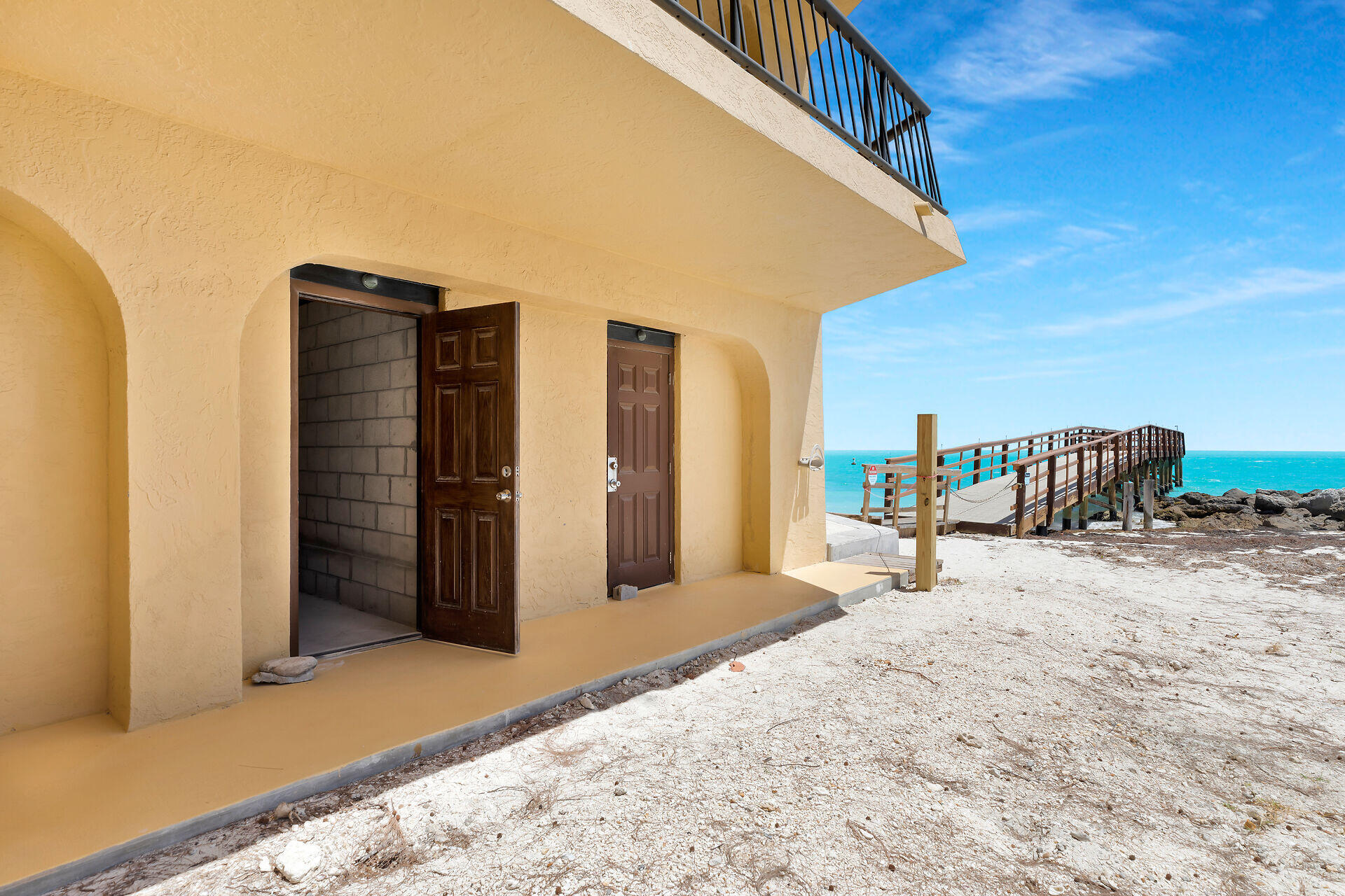 101 E Ocean Drive, C304 Property Photo 31