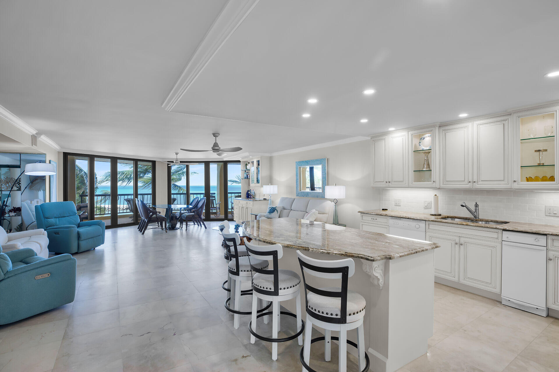 101 E Ocean Drive, C402 Property Photo 4