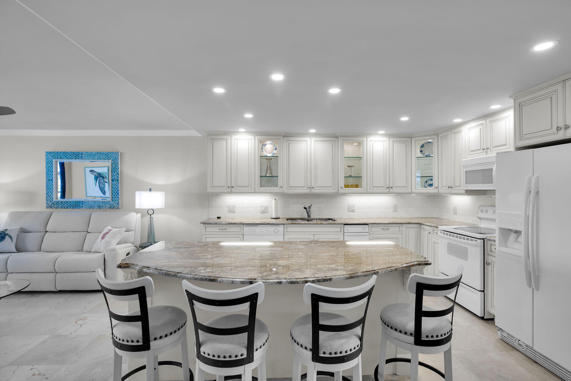 101 E Ocean Drive, C402 Property Photo 5