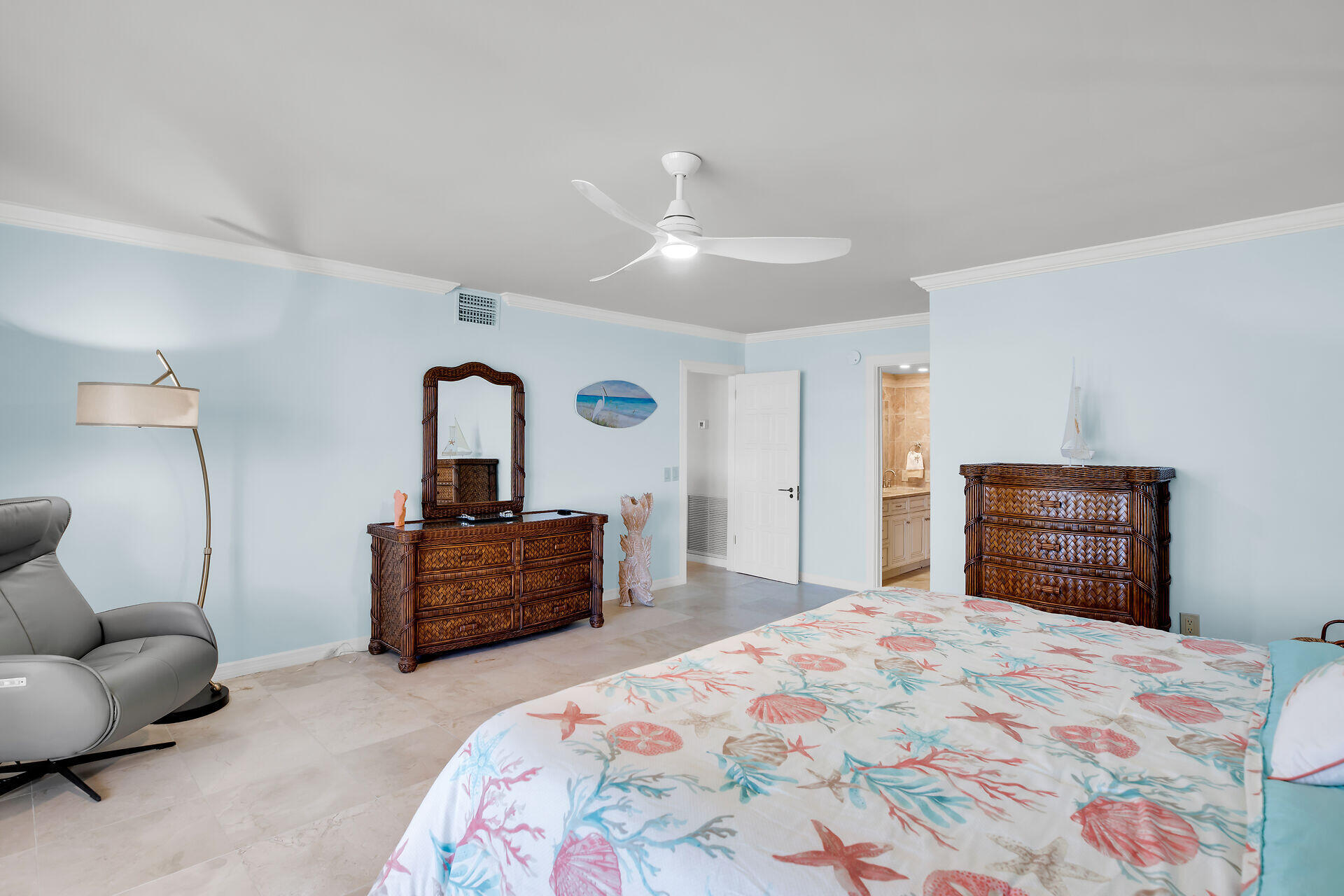 101 E Ocean Drive, C402 Property Photo 22
