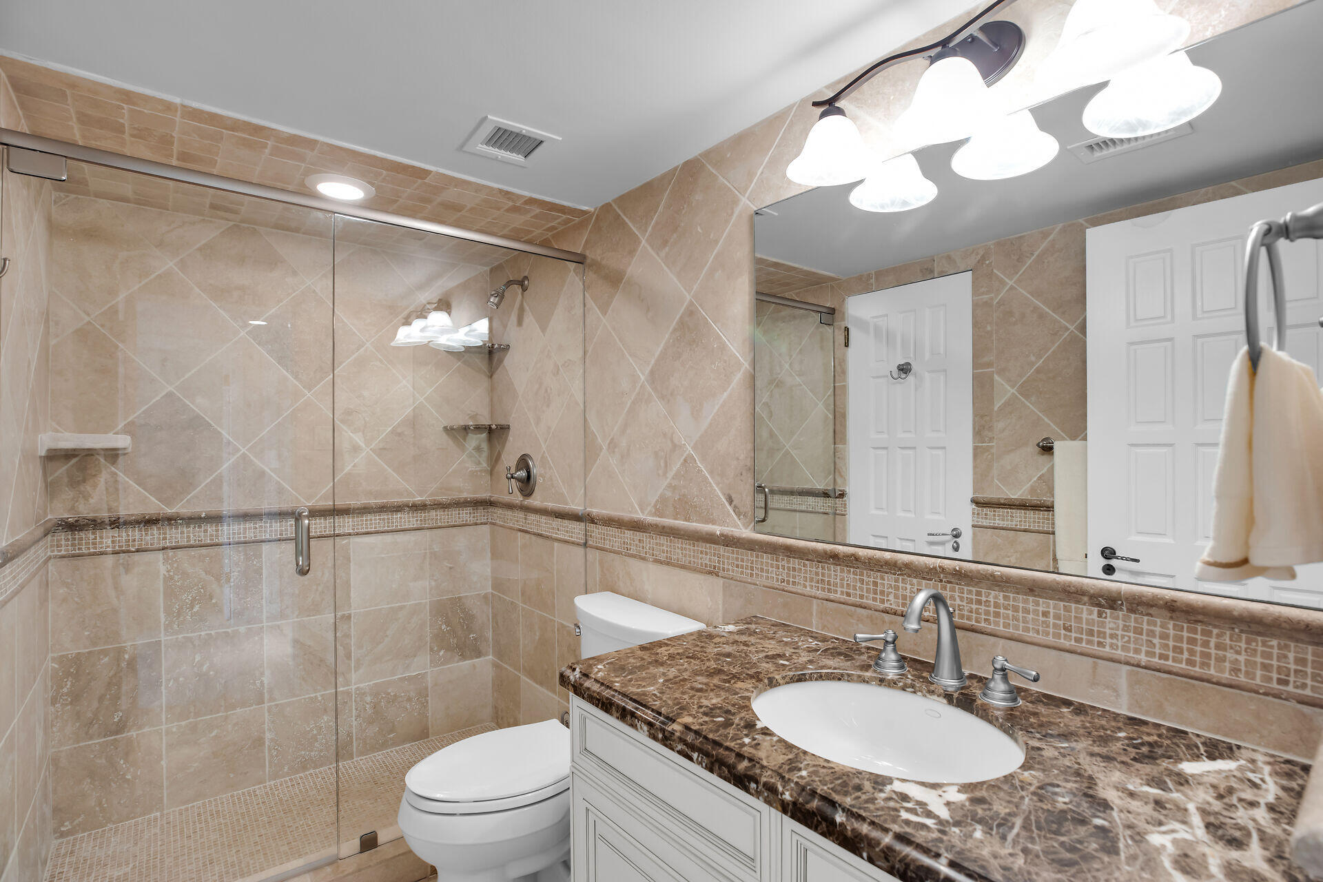 101 E Ocean Drive, C402 Property Photo 26