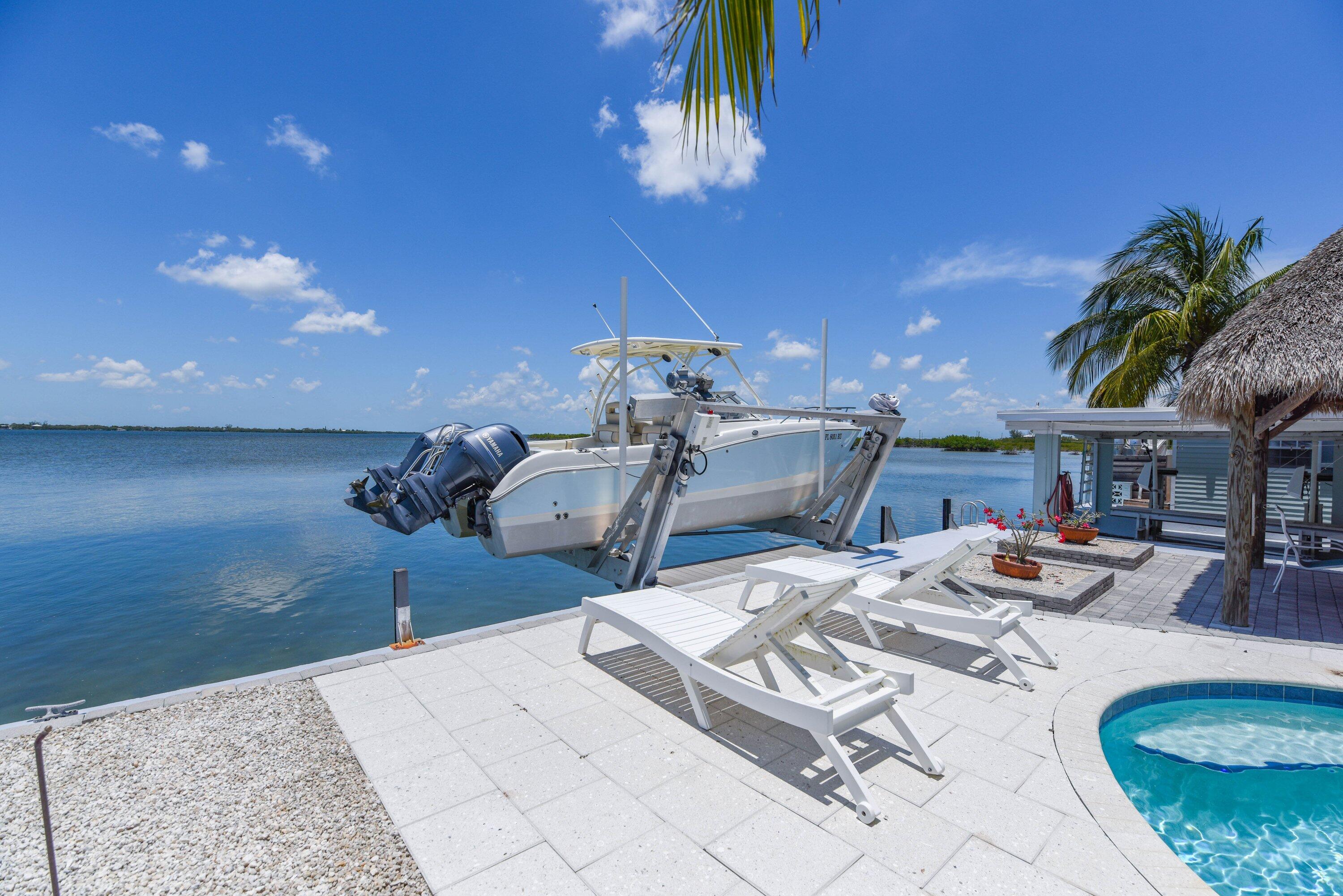 1136 W Shore Drive Property Photo 6