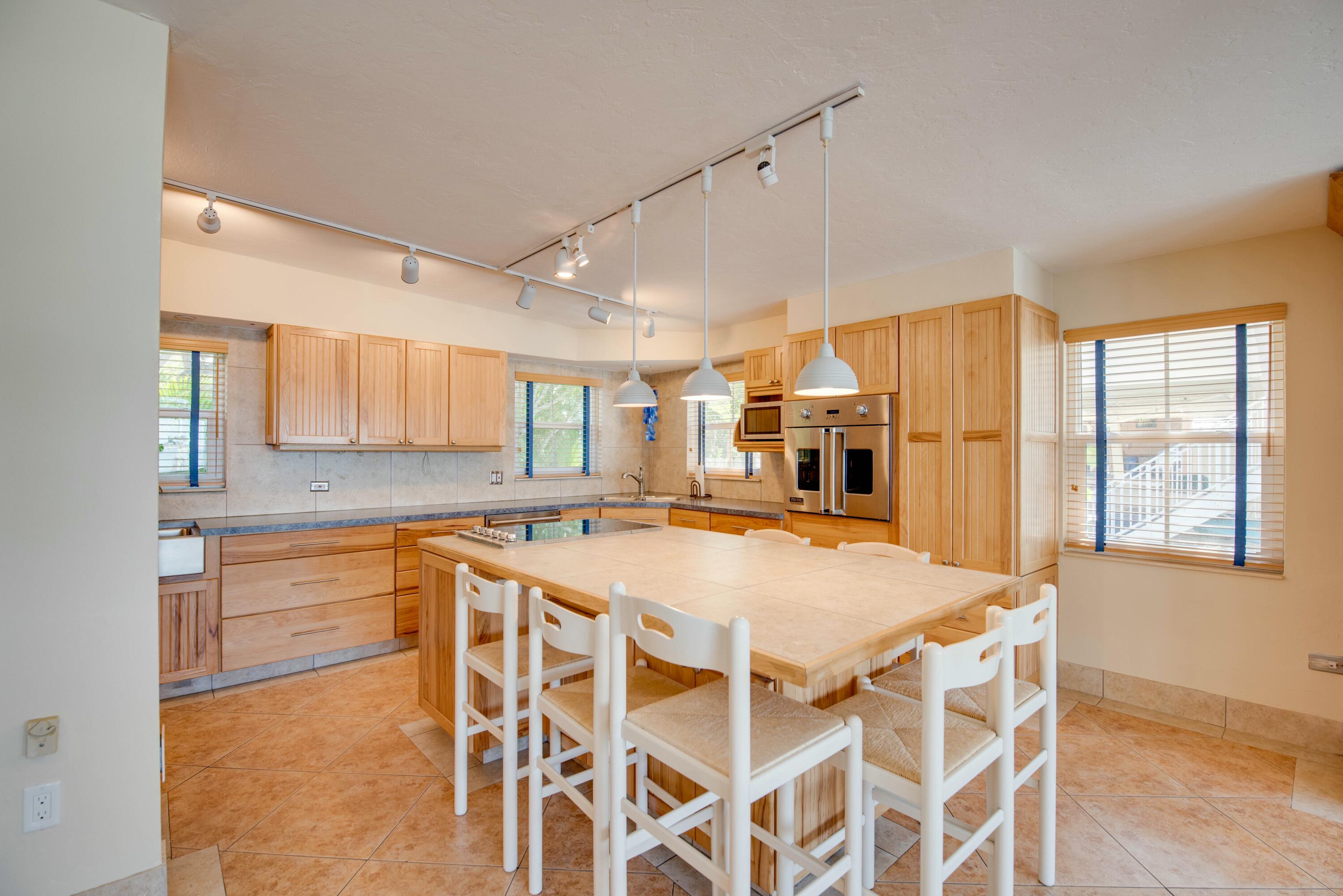 1136 W Shore Drive Property Photo 23