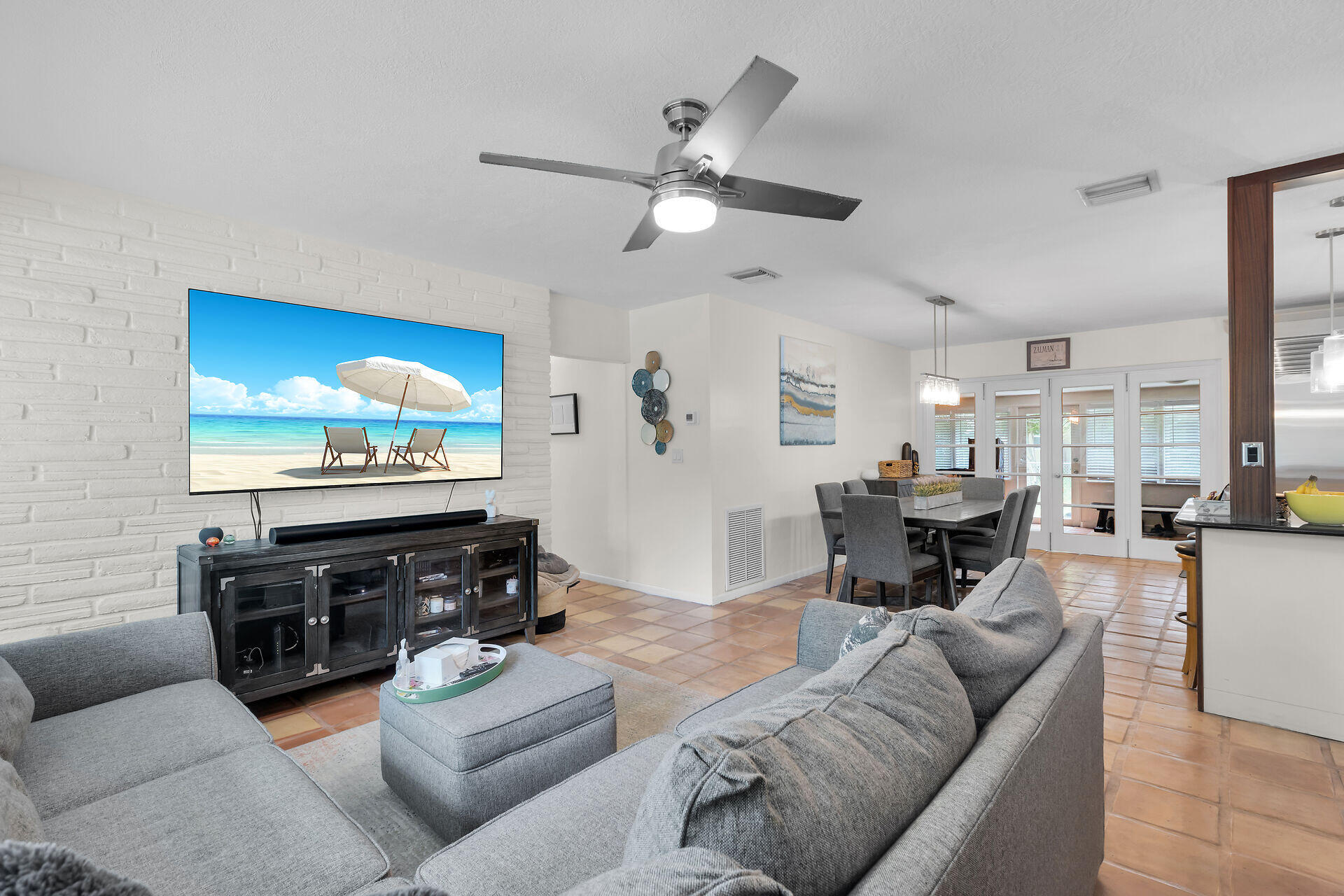 7563 Gulfstream Boulevard Property Photo 8