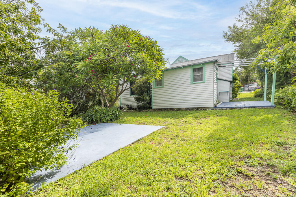 1118 Watson Street Property Photo 4