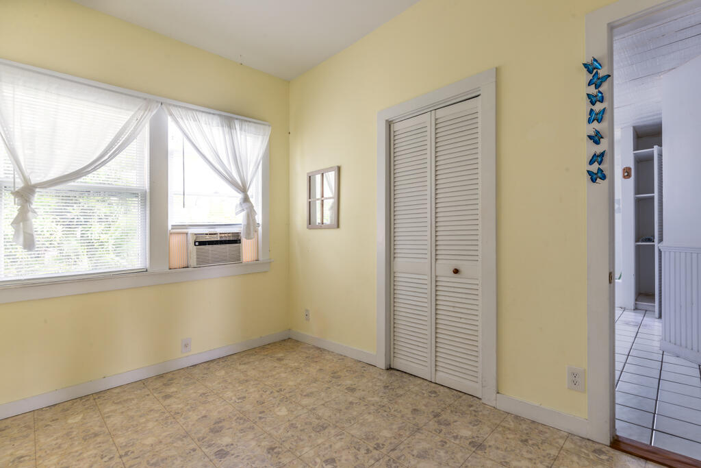 1118 Watson Street Property Photo 11