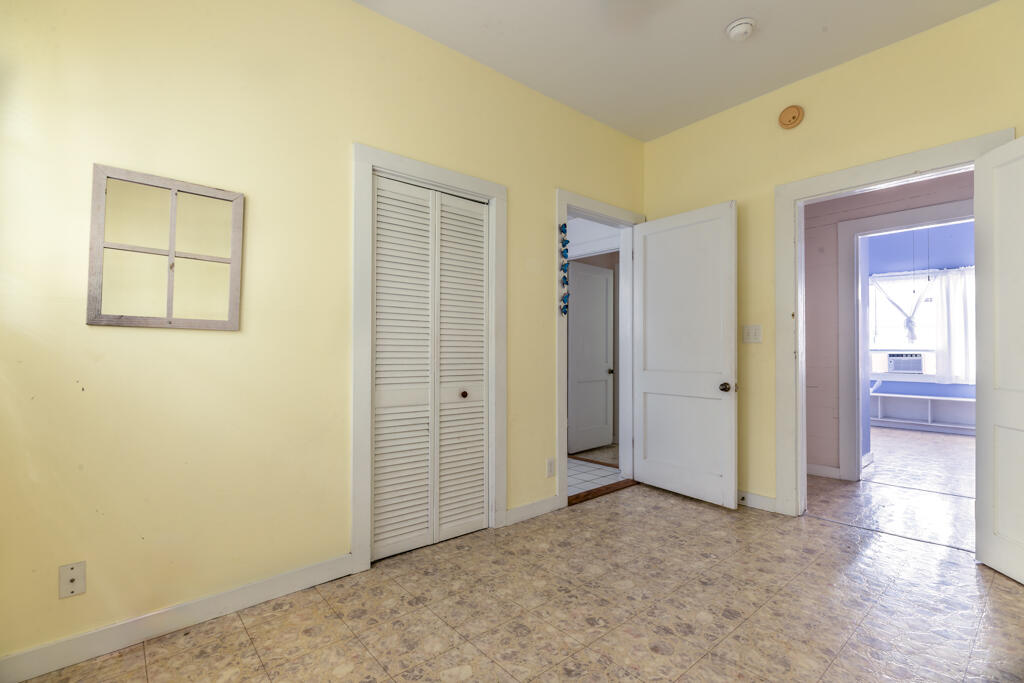 1118 Watson Street Property Photo 12