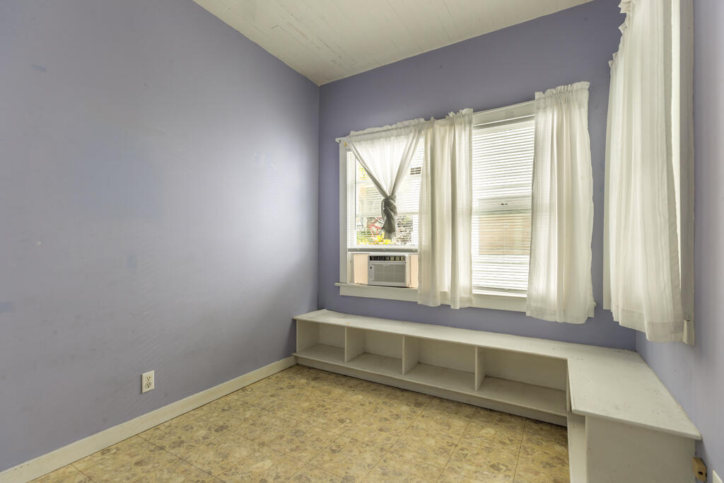 1118 Watson Street Property Photo 13