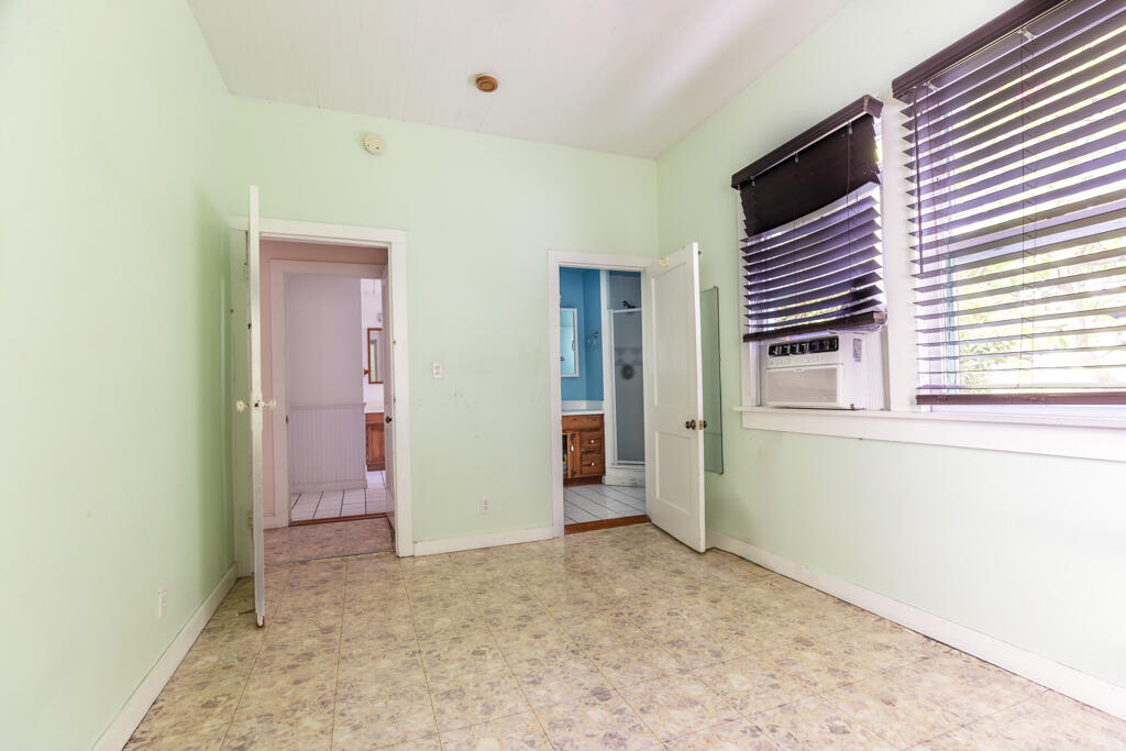 1118 Watson Street Property Photo 16