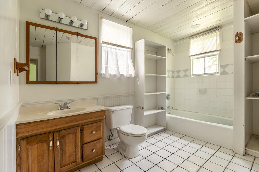 1118 Watson Street Property Photo 17
