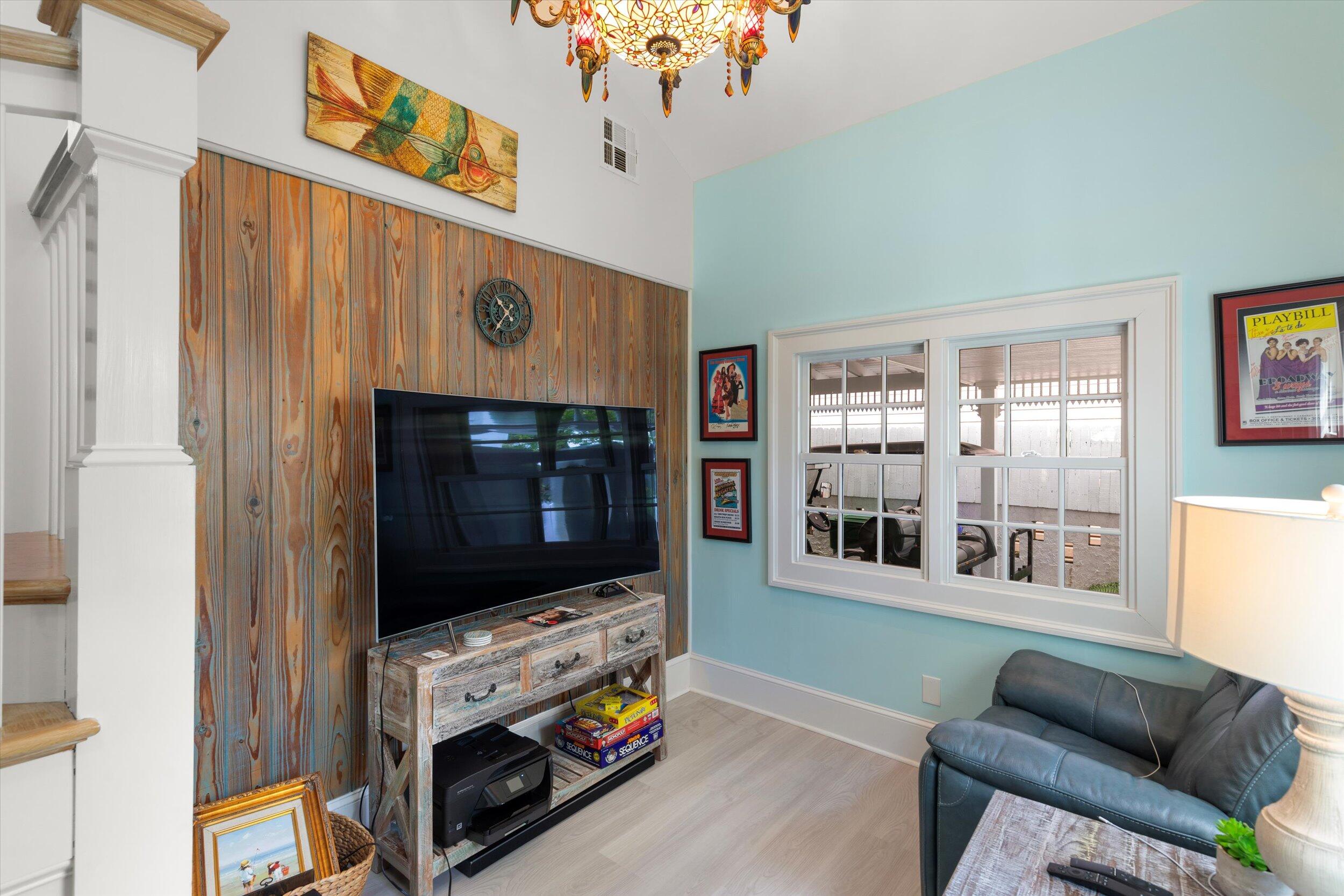 415 Amelia Street Property Photo 5