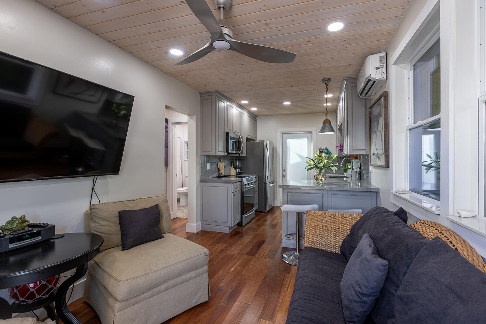 1422 Catherine Street Property Photo 5