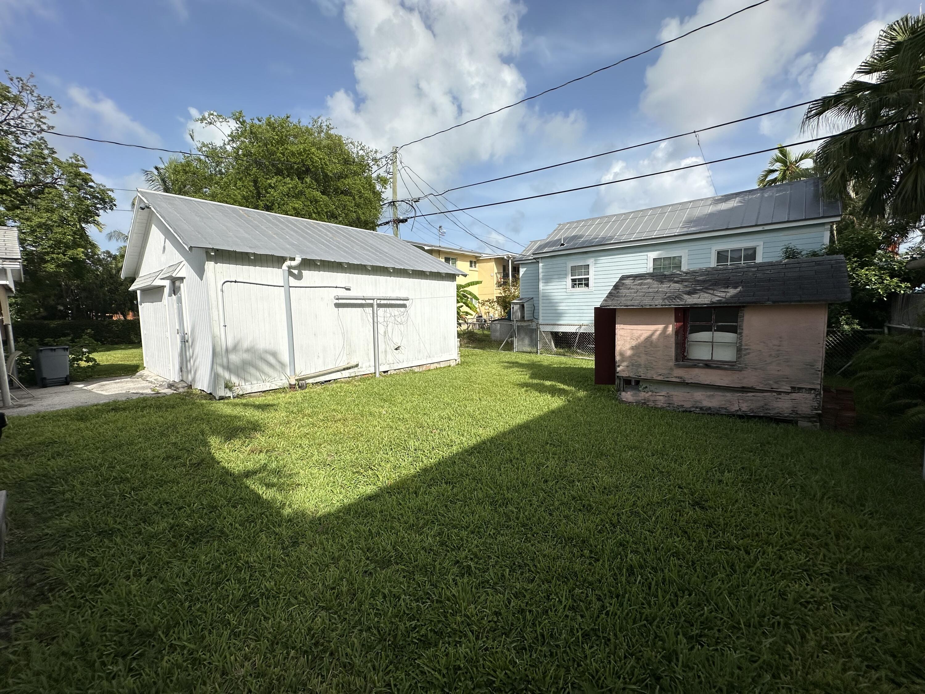1909 Seidenberg Avenue Property Photo 3
