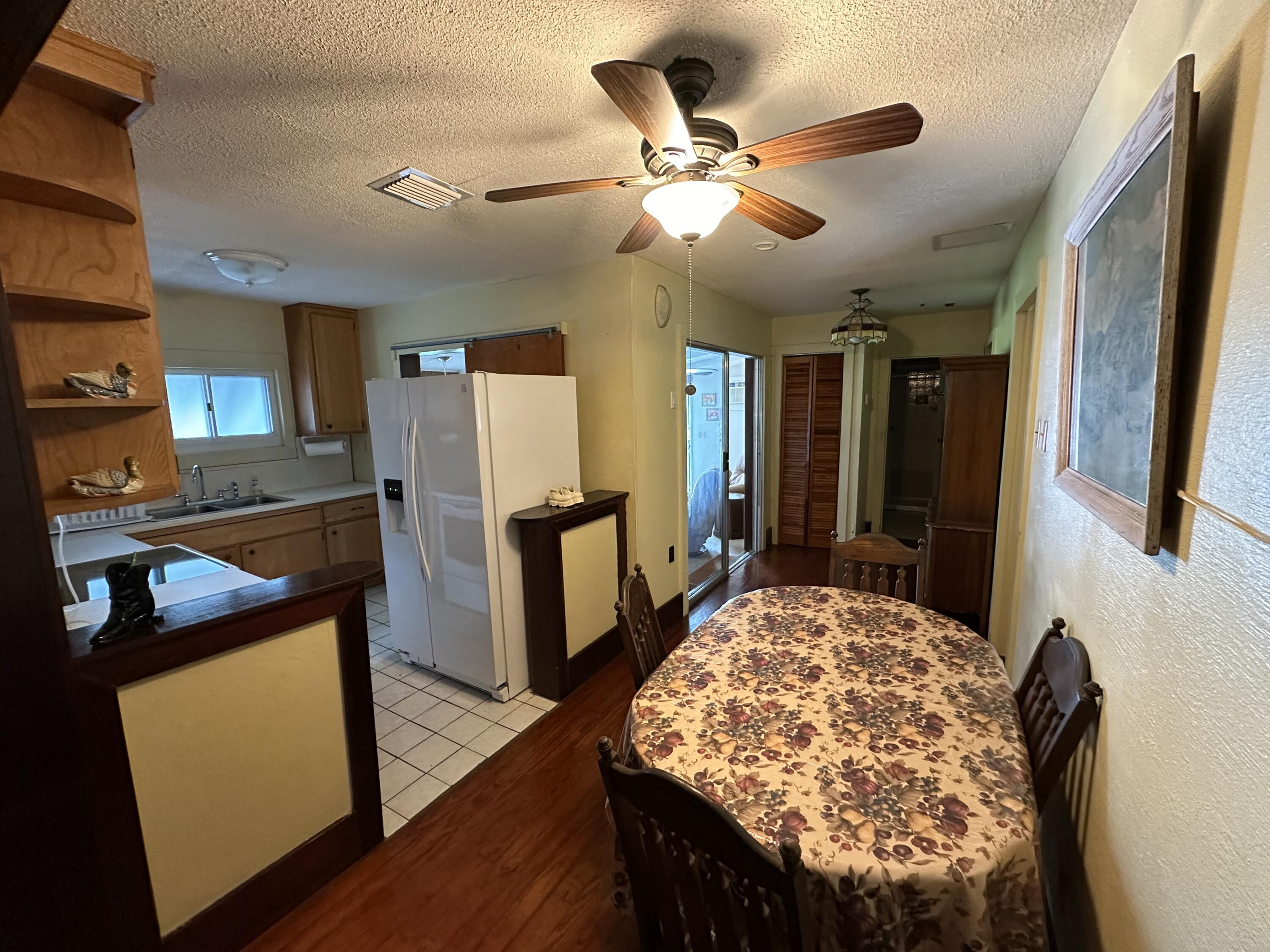 1909 Seidenberg Avenue Property Photo 6