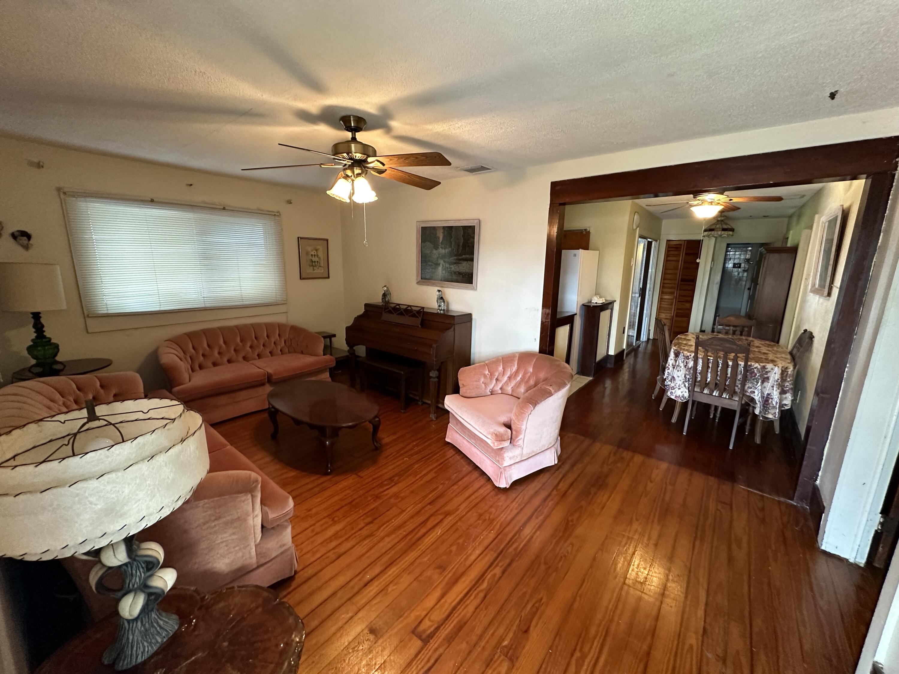1909 Seidenberg Avenue Property Photo 8