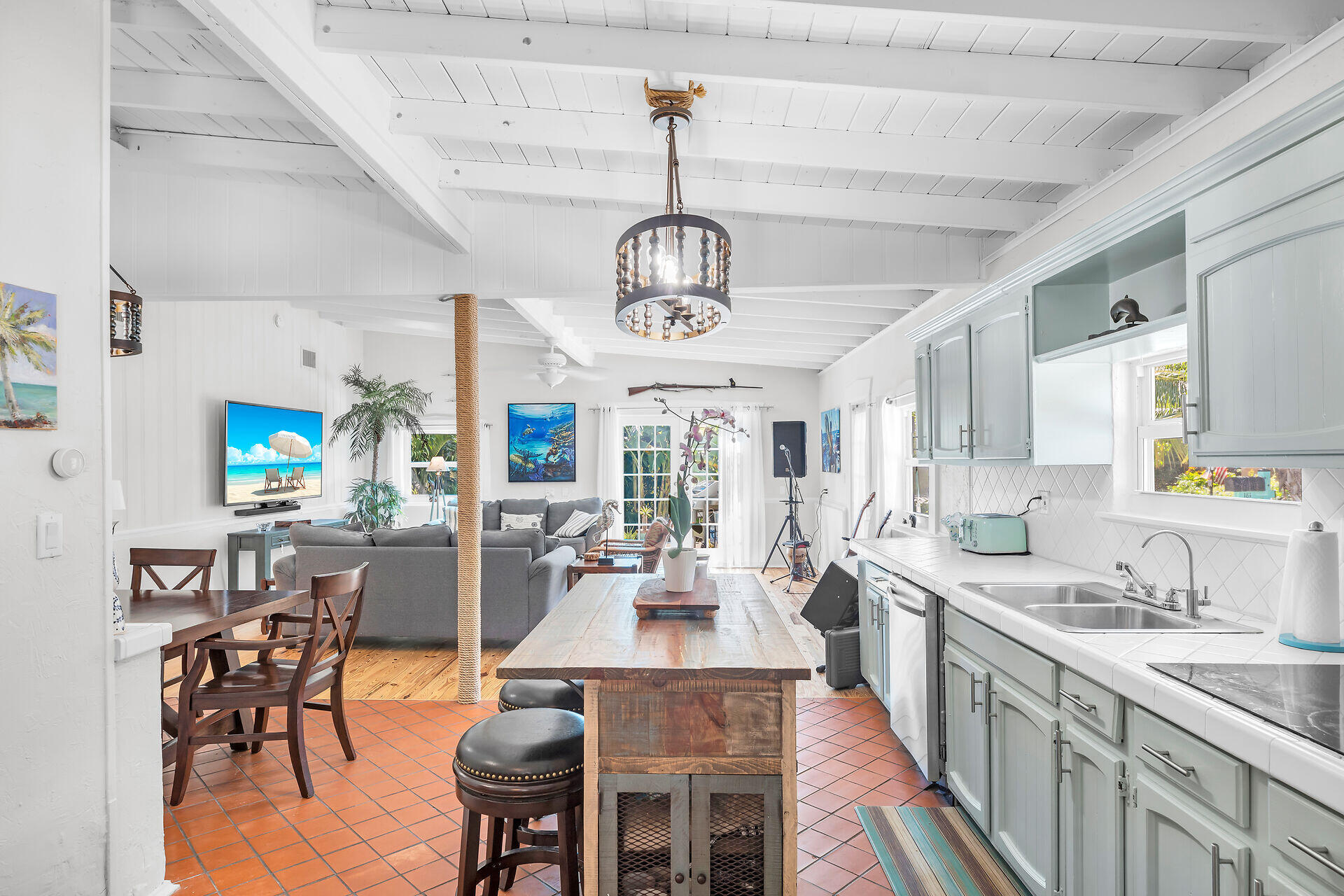 186 Atlantic Circle Drive Property Photo 2