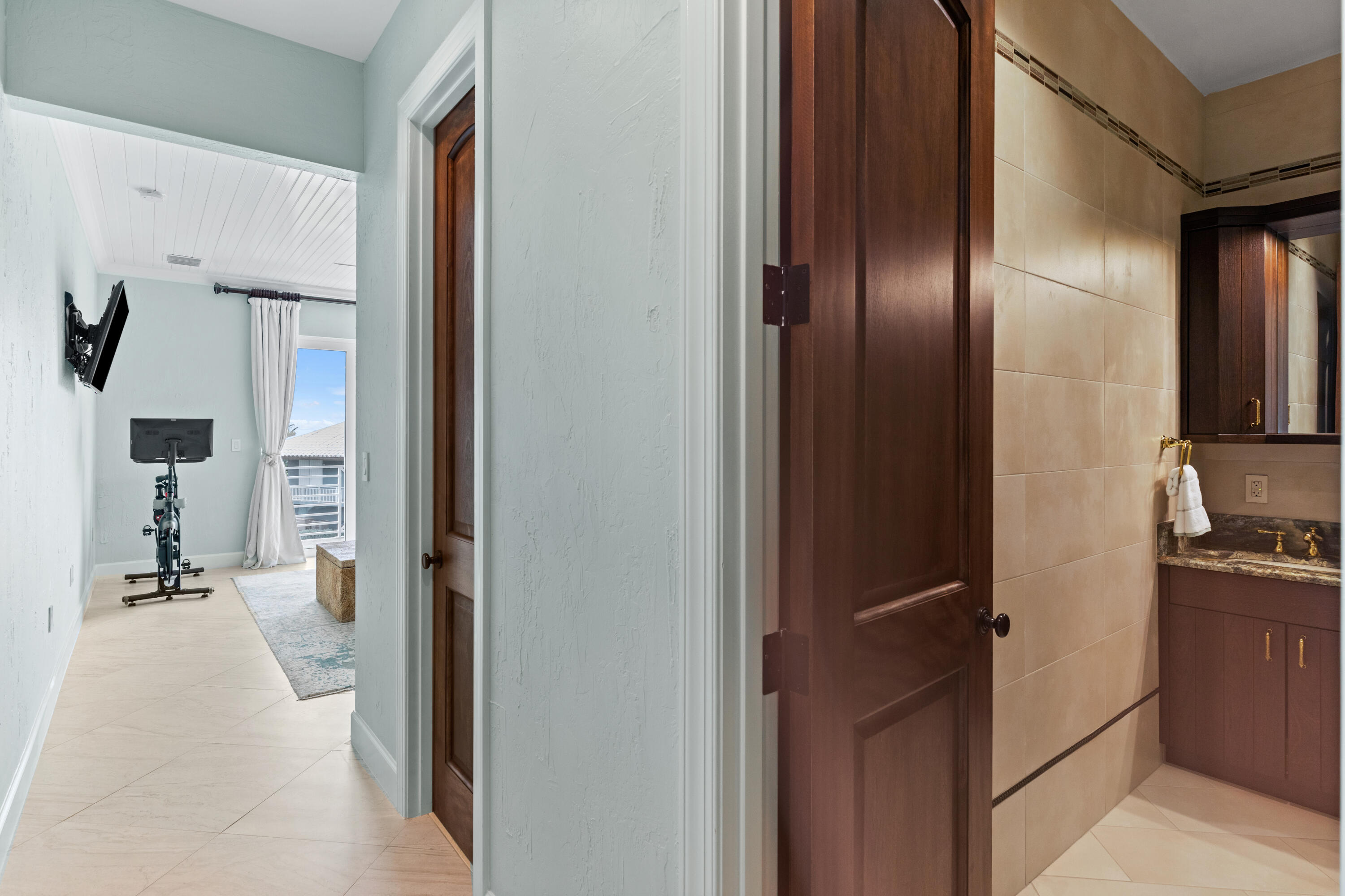 201 Nautilus Street Property Photo 23