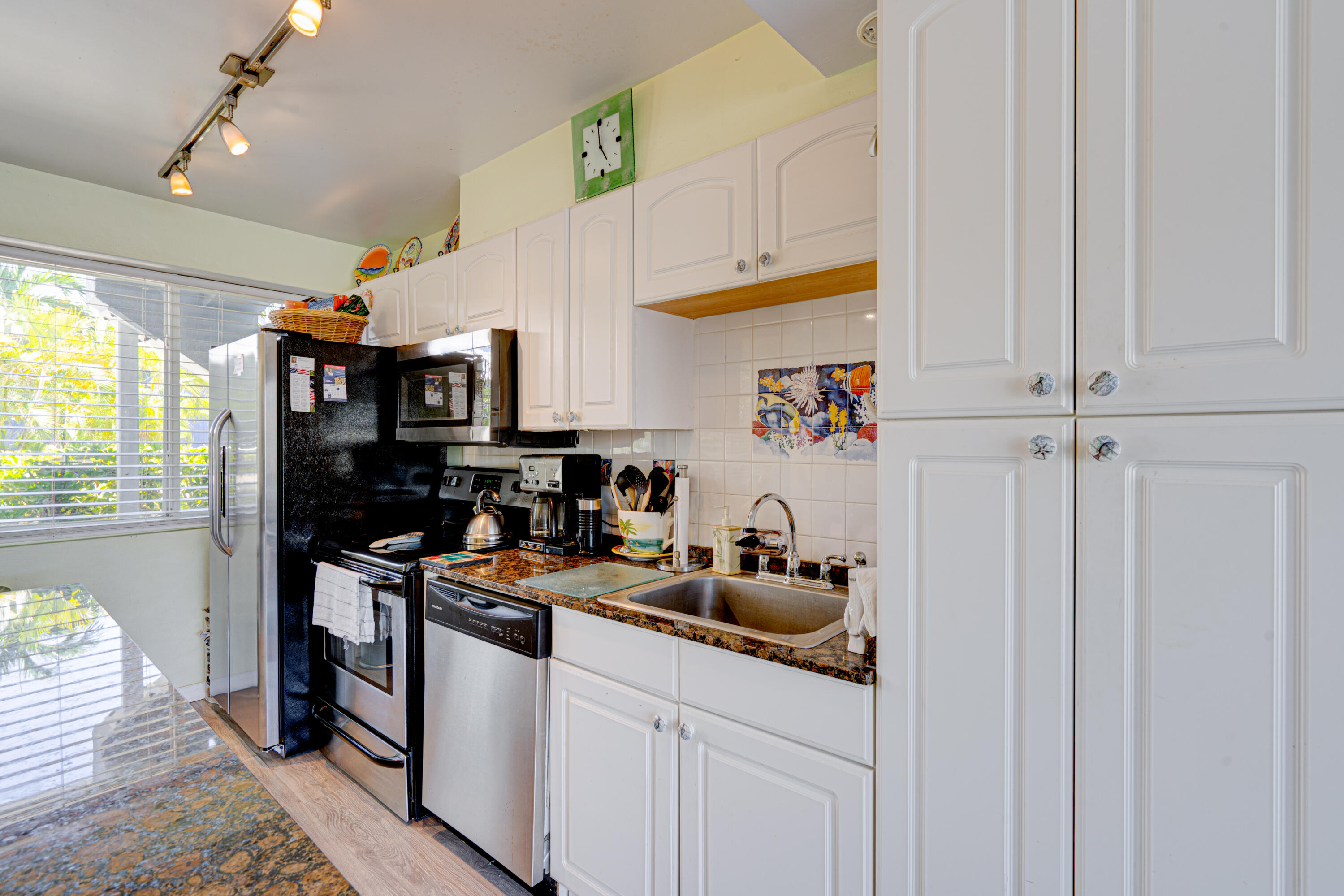 130 Plantation Avenue, Upper Property Photo 11