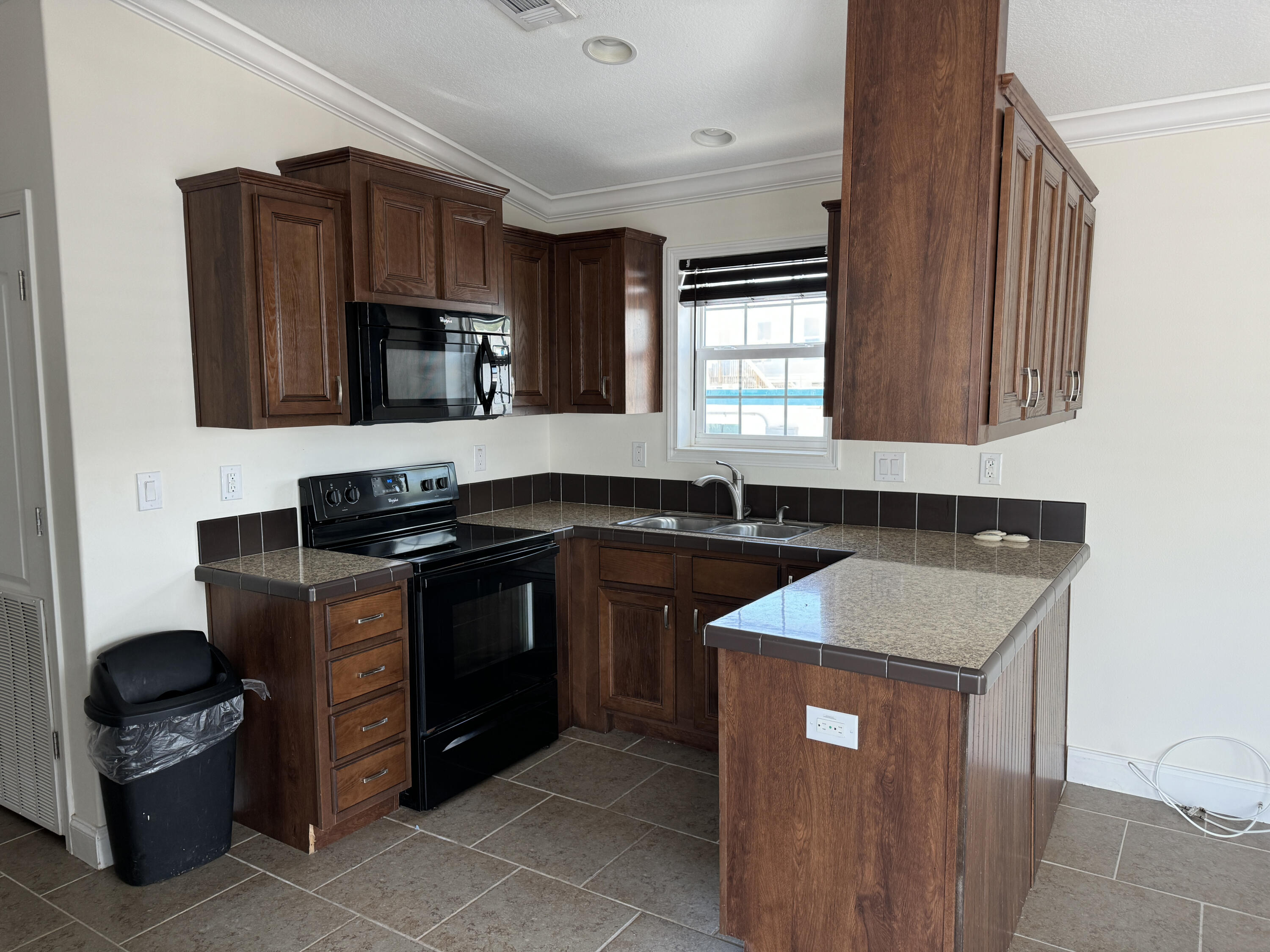 6099 Overseas Highway, 10e Property Photo 14